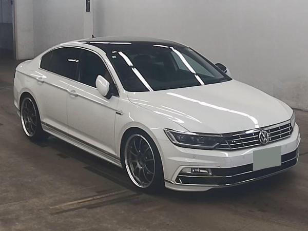 Volkswagen Passat 2.0TSI R LINE