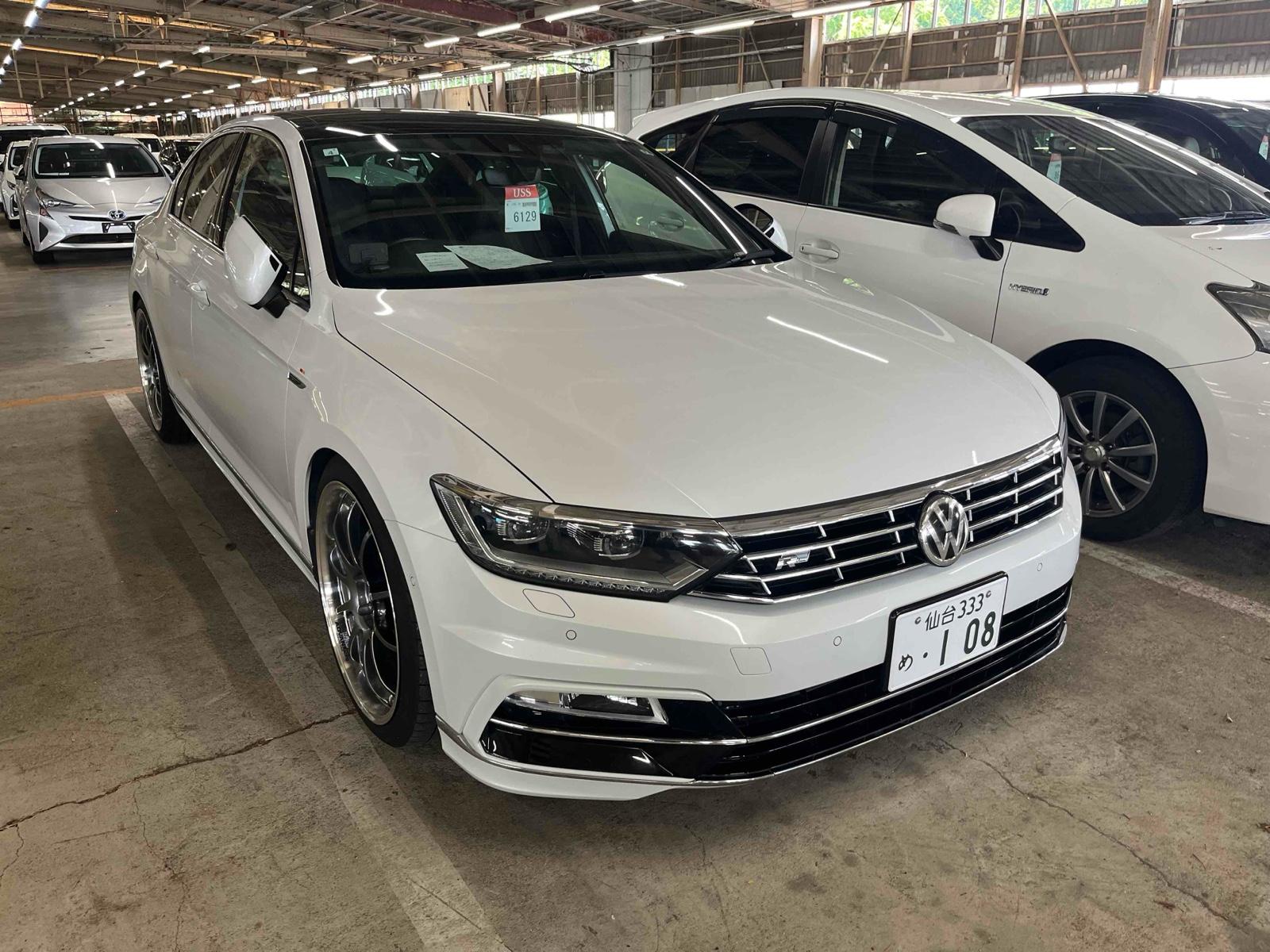 Volkswagen Passat 2.0TSI R LINE