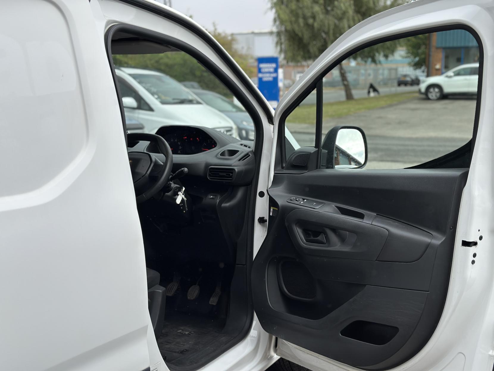 Peugeot Partner 1.5 BlueHDi 650 Professional Standard Panel Van 5dr Diesel Manual SWB Euro 6 (s/s) (75 bhp)