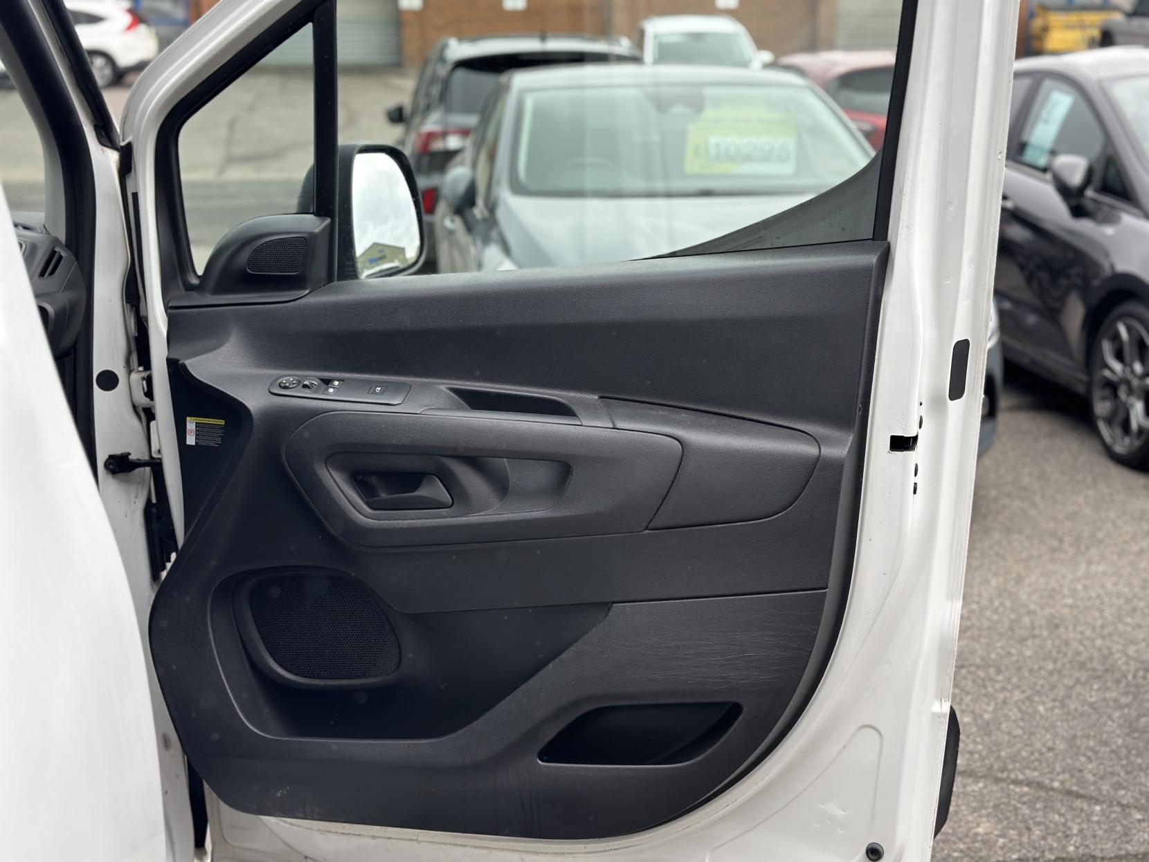 Peugeot Partner 1.5 BlueHDi 650 Professional Standard Panel Van 5dr Diesel Manual SWB Euro 6 (s/s) (75 bhp)