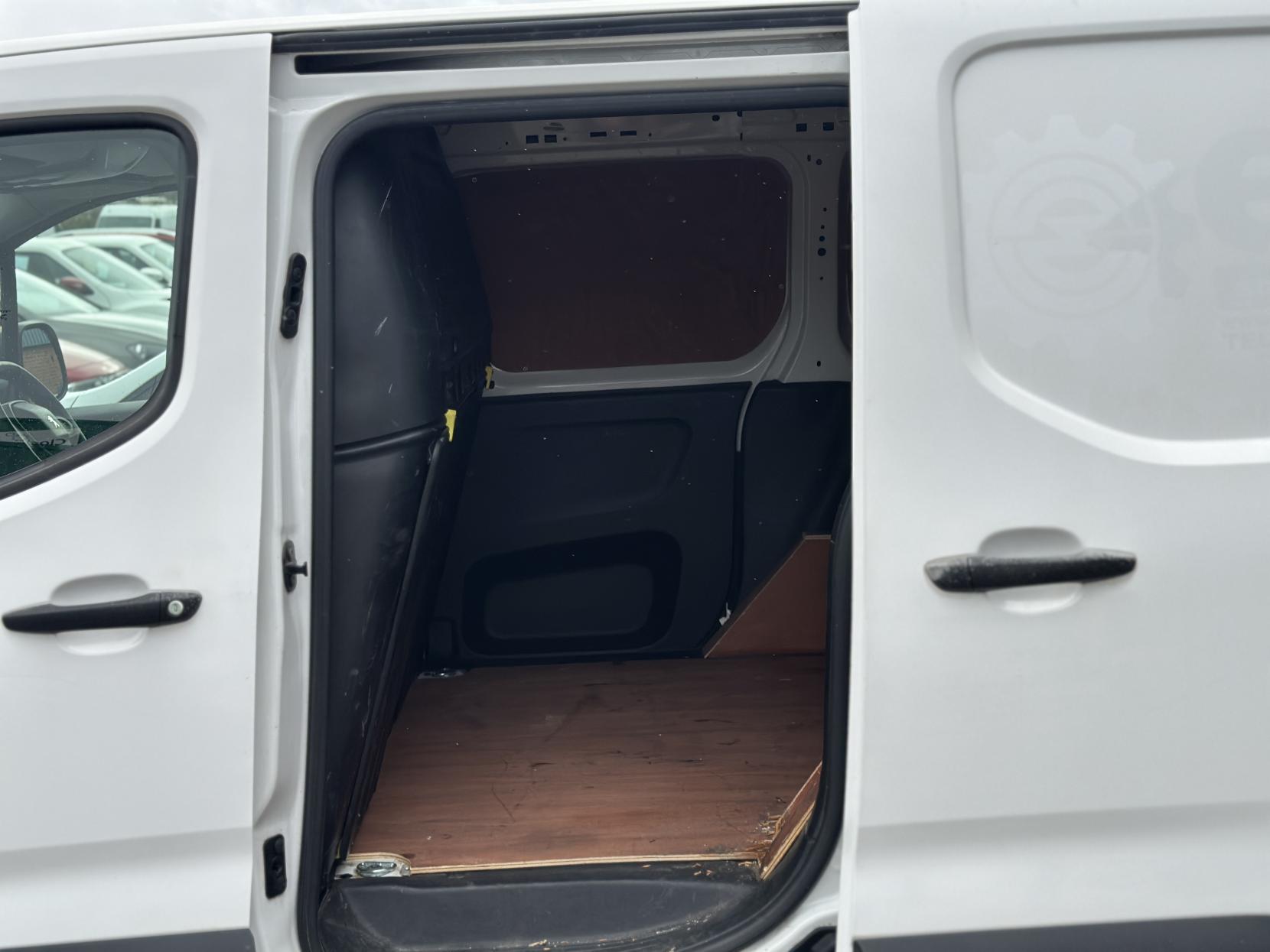 Peugeot Partner 1.5 BlueHDi 650 Professional Standard Panel Van 5dr Diesel Manual SWB Euro 6 (s/s) (75 bhp)