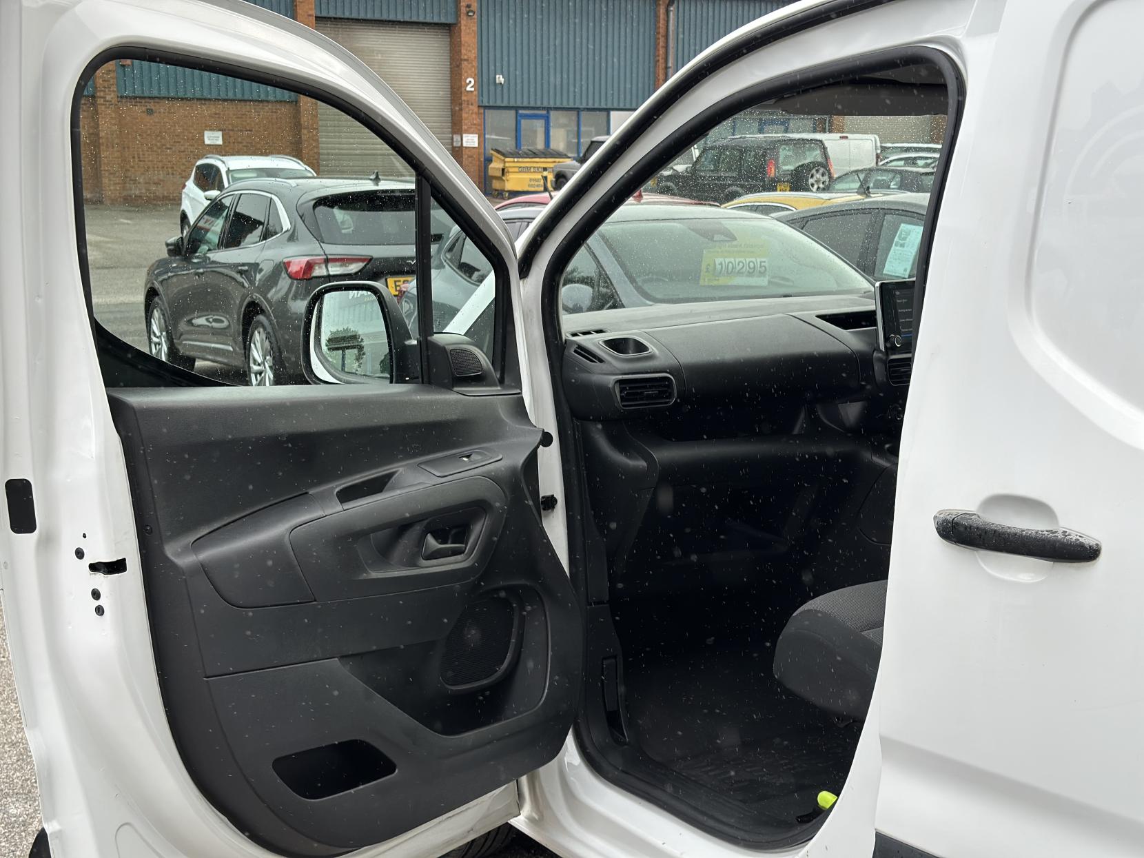 Peugeot Partner 1.5 BlueHDi 650 Professional Standard Panel Van 5dr Diesel Manual SWB Euro 6 (s/s) (75 bhp)