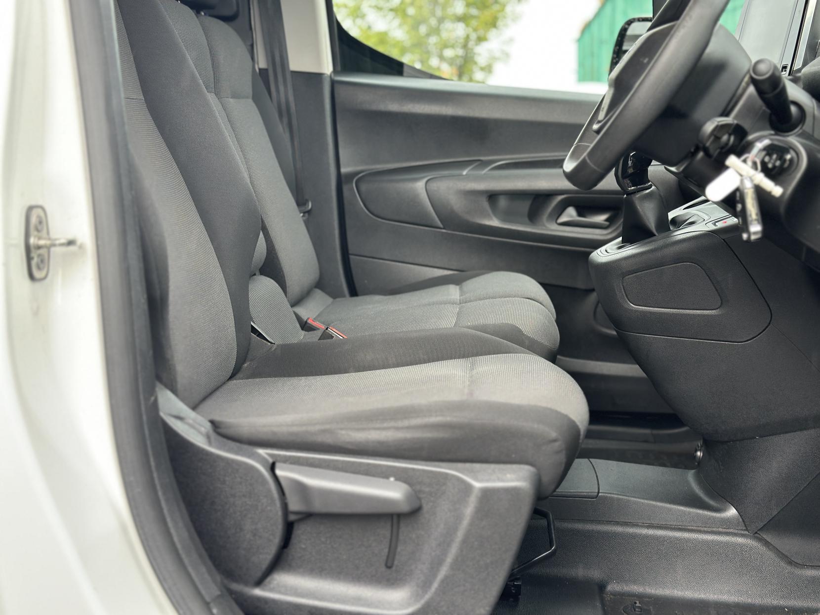 Peugeot Partner 1.5 BlueHDi 650 Professional Standard Panel Van 5dr Diesel Manual SWB Euro 6 (s/s) (75 bhp)