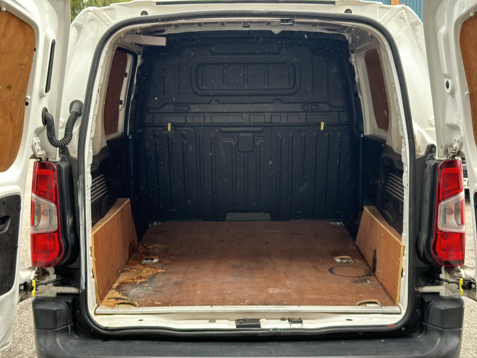 Peugeot Partner 1.5 BlueHDi 650 Professional Standard Panel Van 5dr Diesel Manual SWB Euro 6 (s/s) (75 bhp)