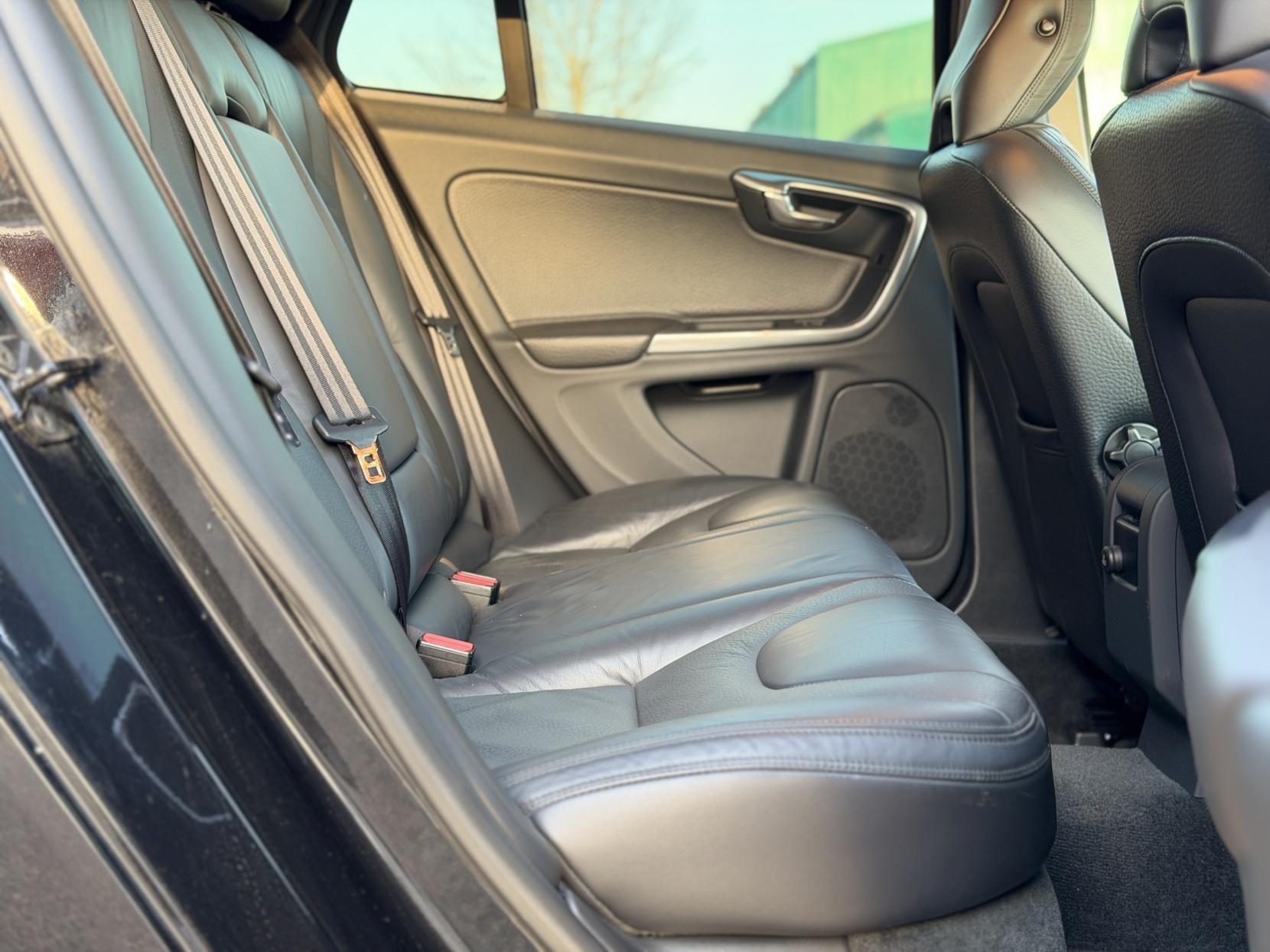 Volvo V60 1.6 T4 SE Lux Nav Estate 5dr Petrol Powershift Euro 5 (180 ps)