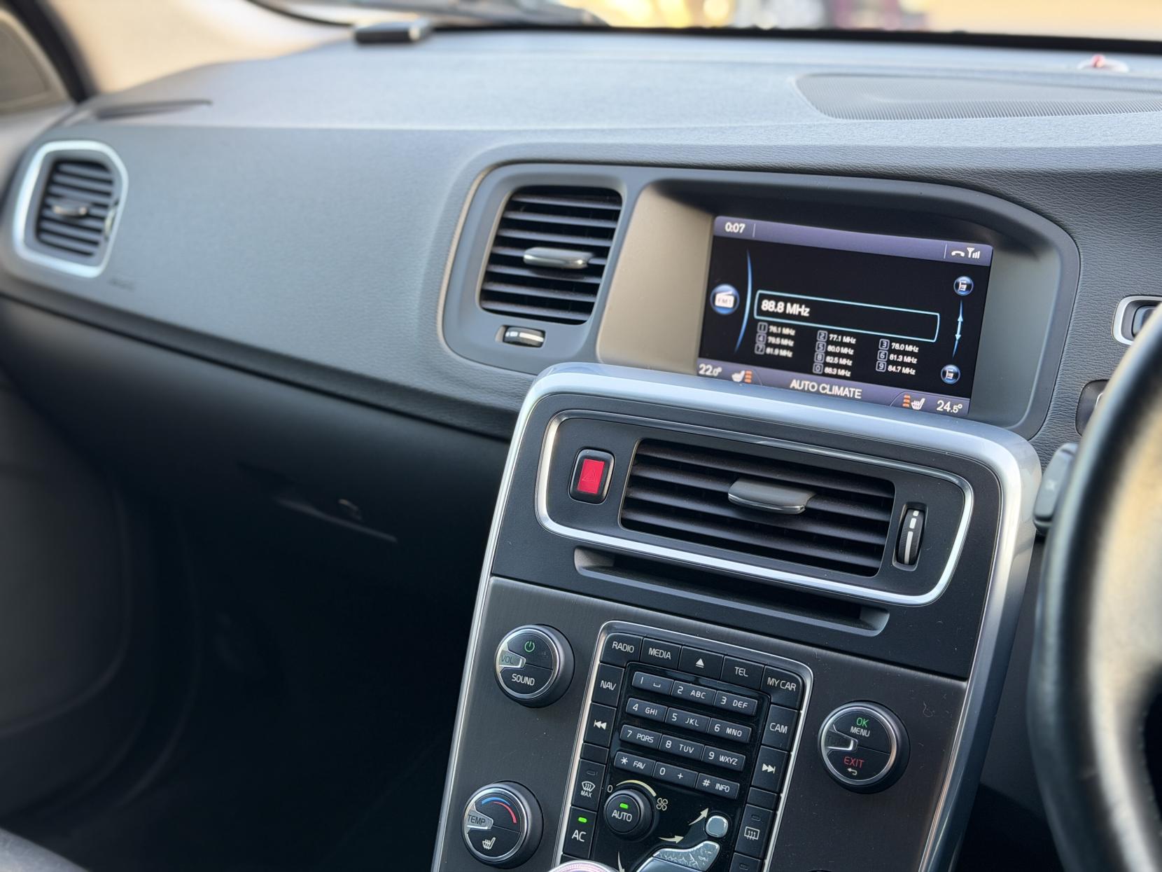 Volvo V60 1.6 T4 SE Lux Nav Estate 5dr Petrol Powershift Euro 5 (180 ps)