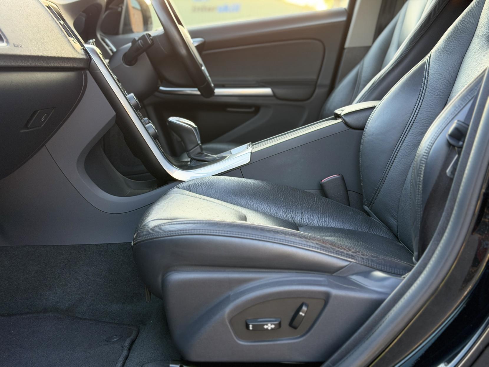 Volvo V60 1.6 T4 SE Lux Nav Estate 5dr Petrol Powershift Euro 5 (180 ps)