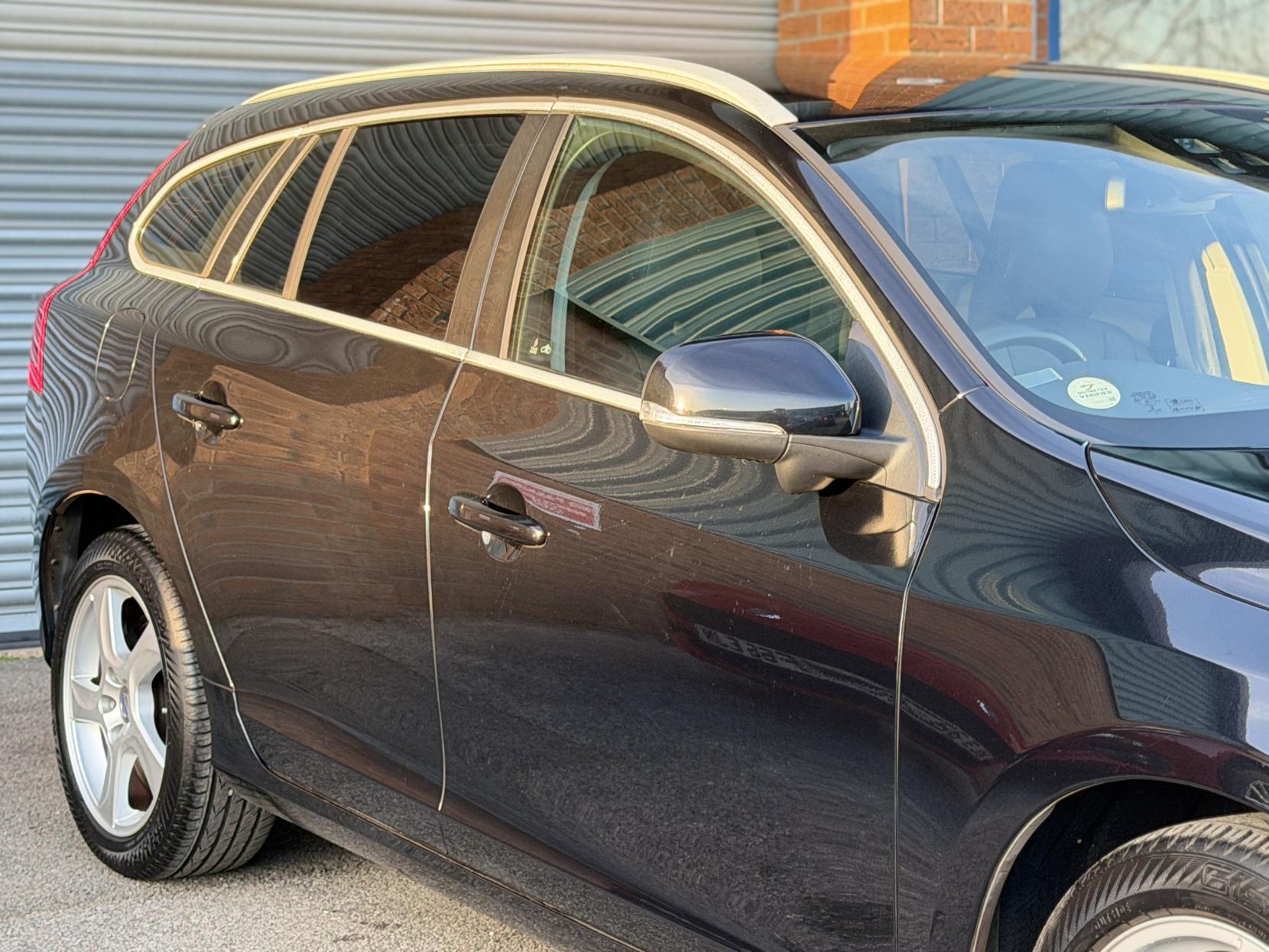 Volvo V60 1.6 T4 SE Lux Nav Estate 5dr Petrol Powershift Euro 5 (180 ps)