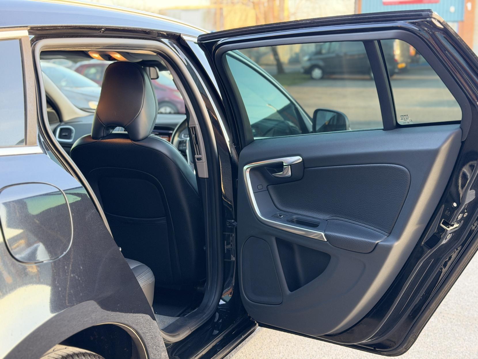 Volvo V60 1.6 T4 SE Lux Nav Estate 5dr Petrol Powershift Euro 5 (180 ps)