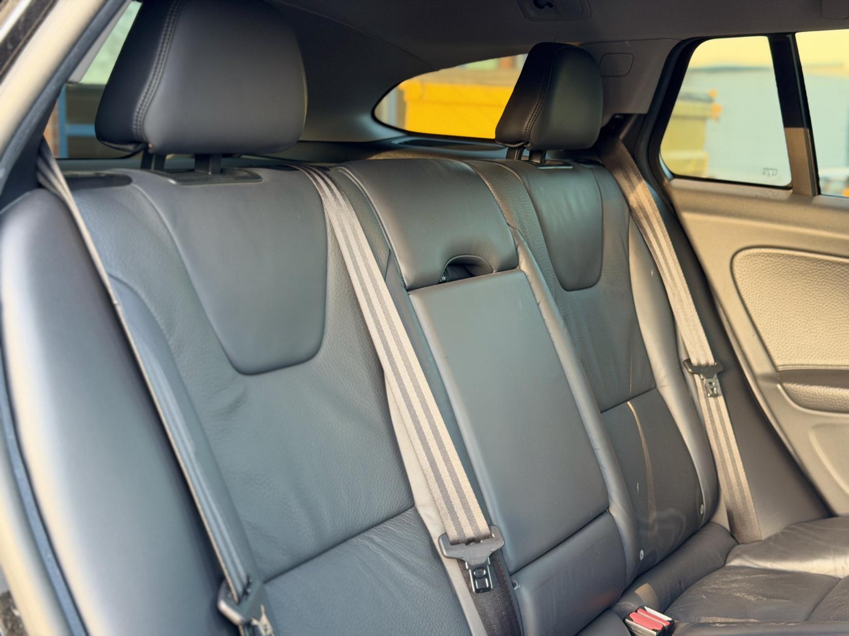 Volvo V60 1.6 T4 SE Lux Nav Estate 5dr Petrol Powershift Euro 5 (180 ps)