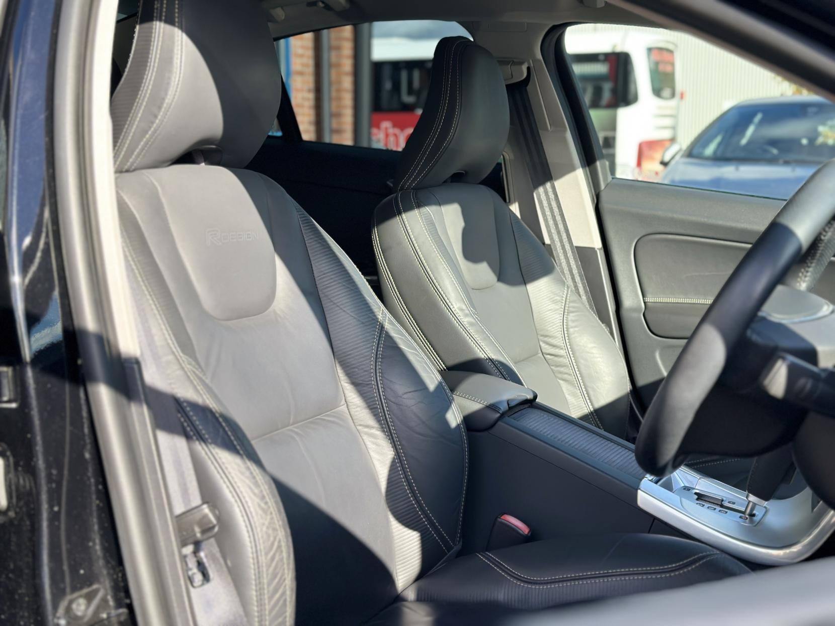 Volvo S60 1.6 T4 R-Design Nav Saloon 4dr Petrol Powershift Euro 5 (180 ps)