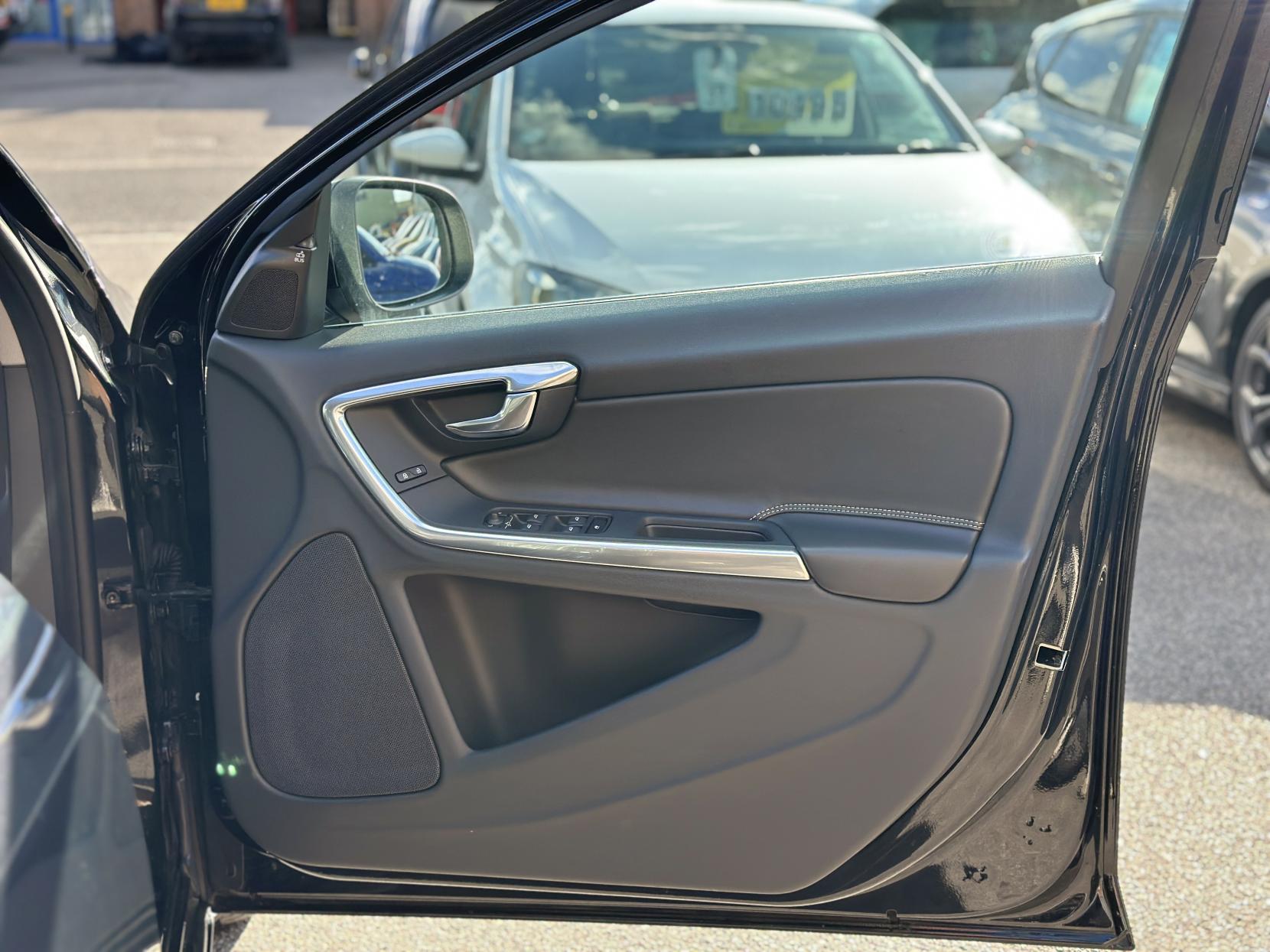 Volvo S60 1.6 T4 R-Design Nav Saloon 4dr Petrol Powershift Euro 5 (180 ps)