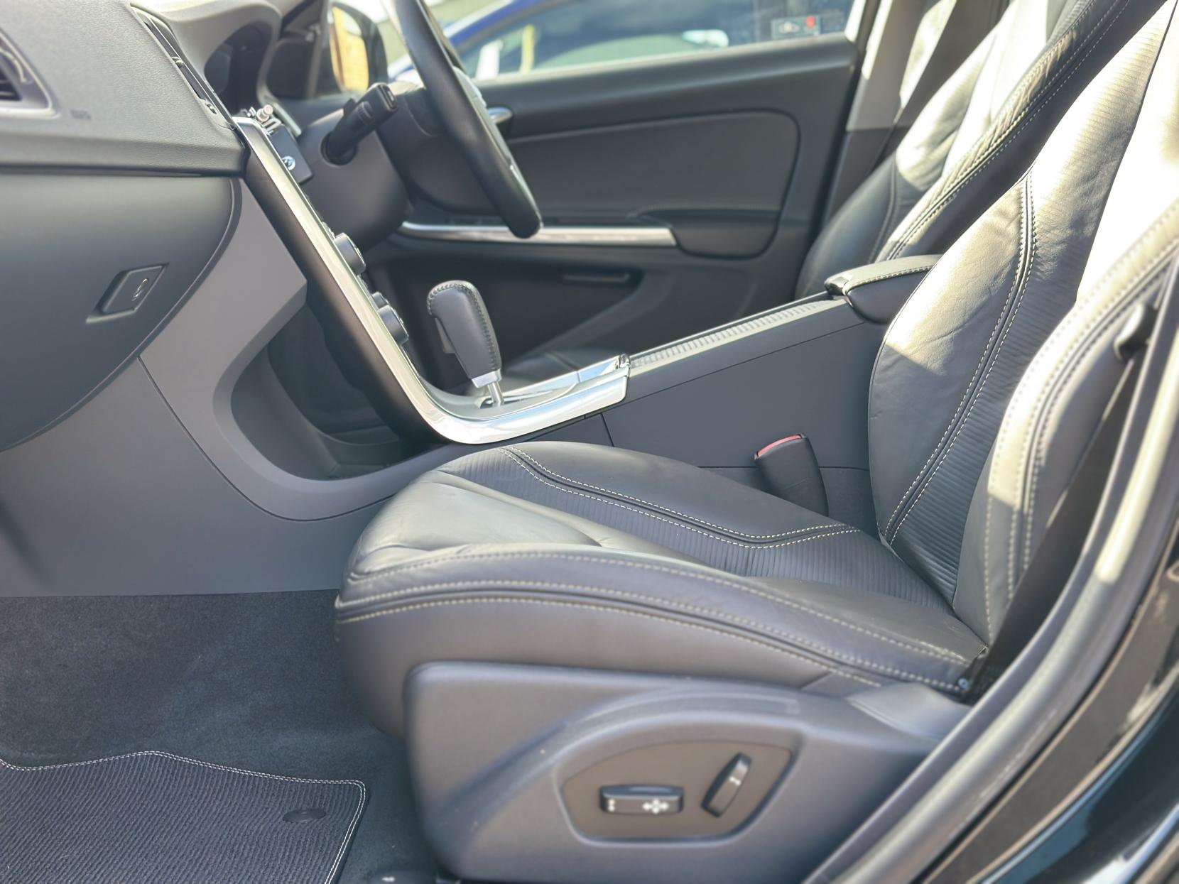 Volvo S60 1.6 T4 R-Design Nav Saloon 4dr Petrol Powershift Euro 5 (180 ps)