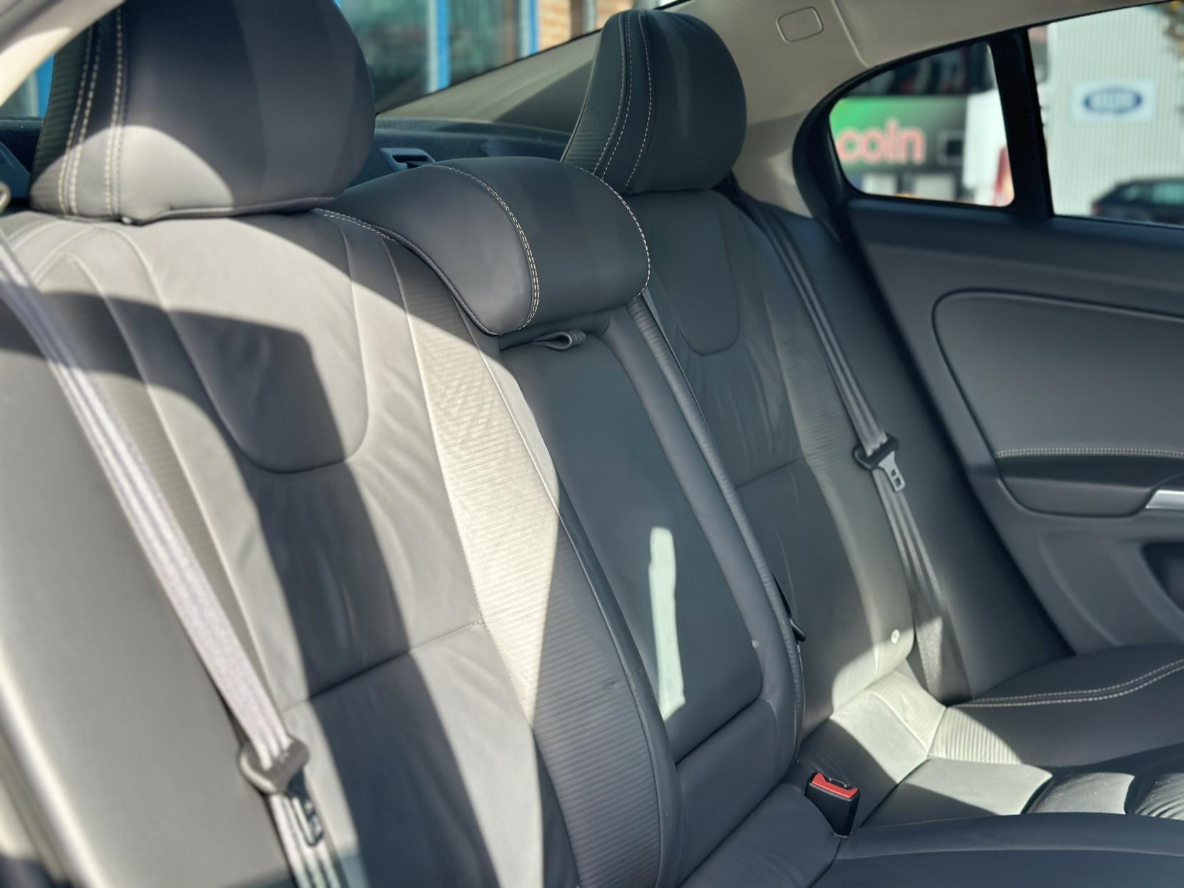 Volvo S60 1.6 T4 R-Design Nav Saloon 4dr Petrol Powershift Euro 5 (180 ps)