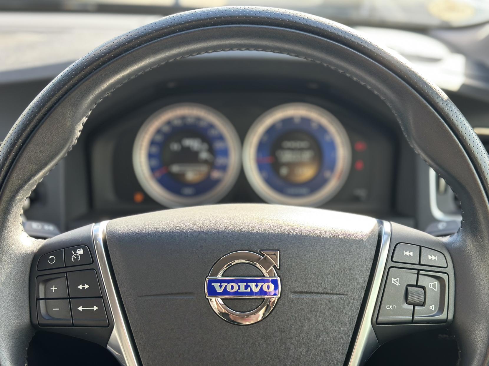 Volvo S60 1.6 T4 R-Design Nav Saloon 4dr Petrol Powershift Euro 5 (180 ps)