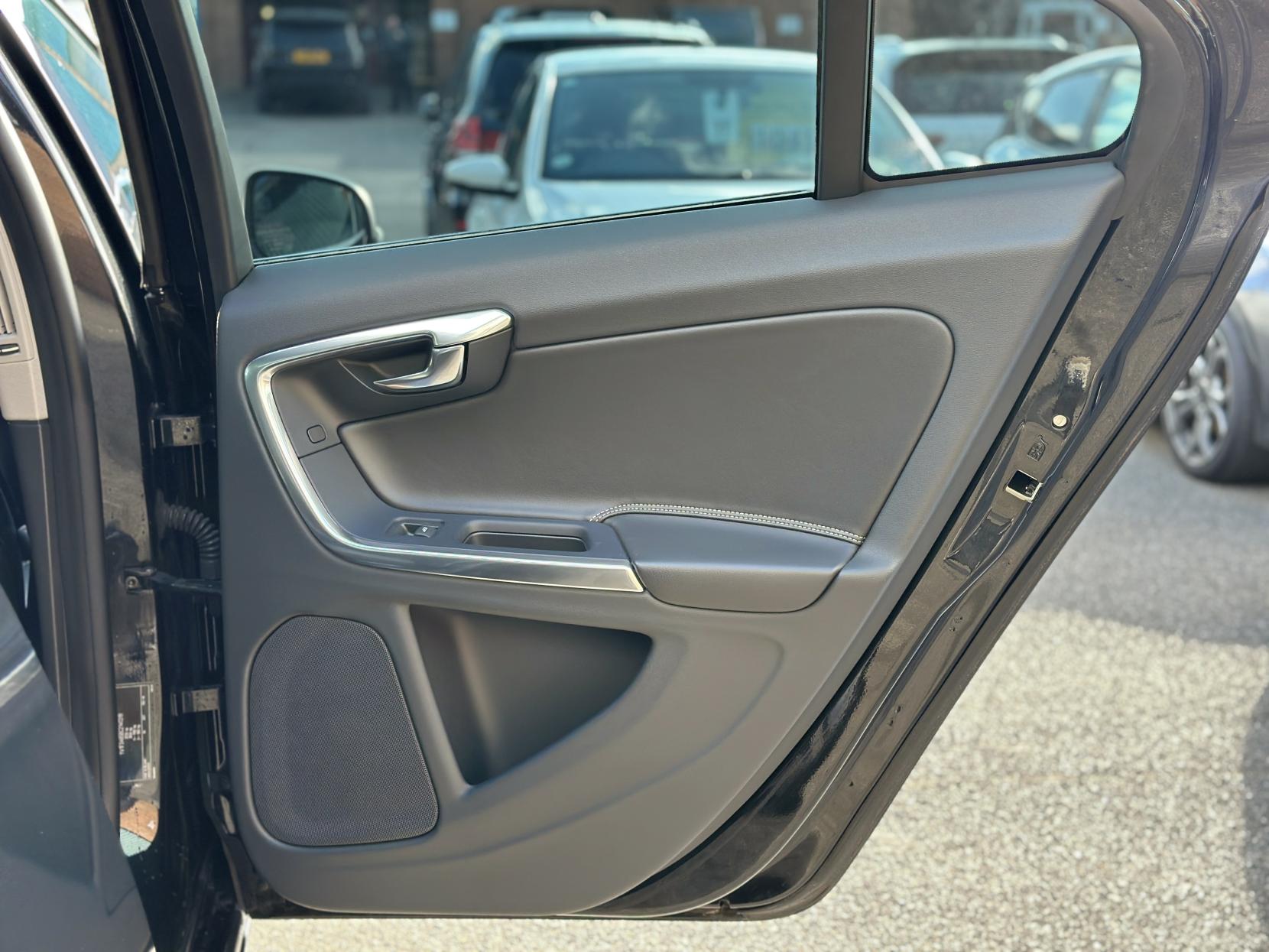 Volvo S60 1.6 T4 R-Design Nav Saloon 4dr Petrol Powershift Euro 5 (180 ps)