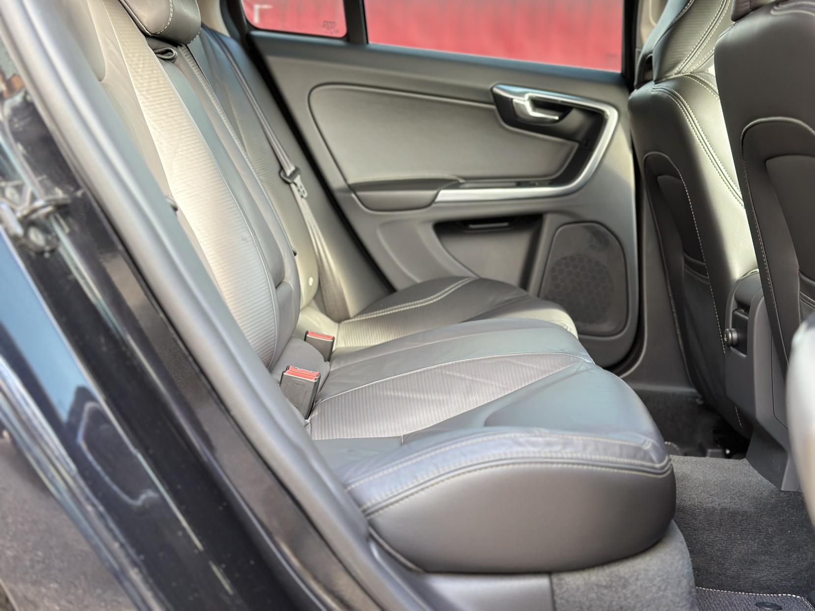 Volvo S60 1.6 T4 R-Design Nav Saloon 4dr Petrol Powershift Euro 5 (180 ps)