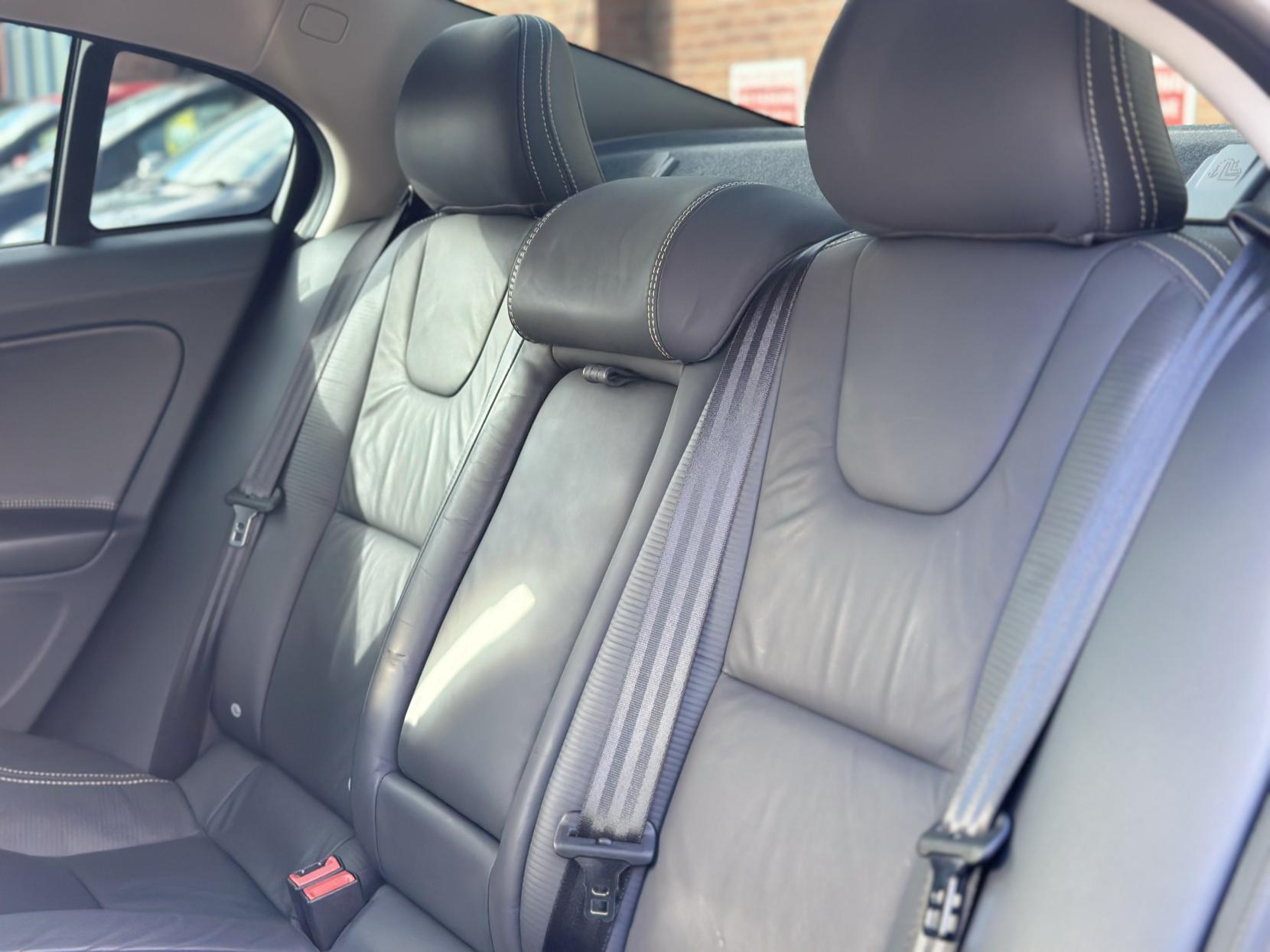 Volvo S60 1.6 T4 R-Design Nav Saloon 4dr Petrol Powershift Euro 5 (180 ps)