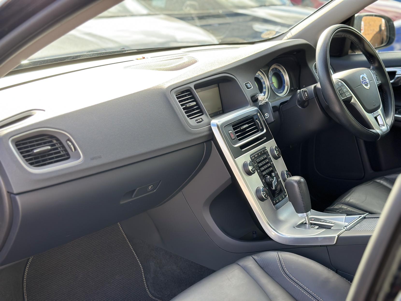 Volvo S60 1.6 T4 R-Design Nav Saloon 4dr Petrol Powershift Euro 5 (180 ps)