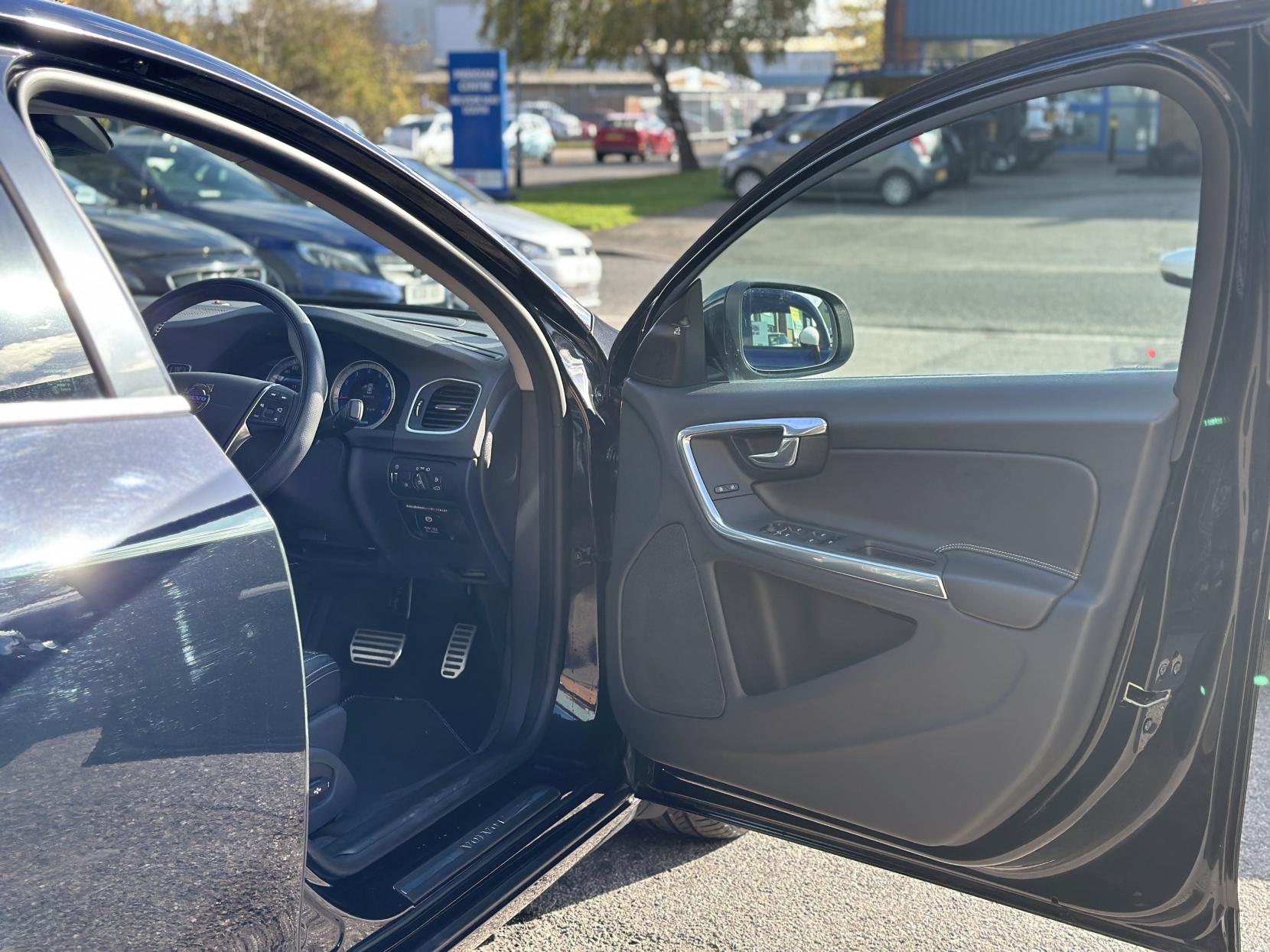 Volvo S60 1.6 T4 R-Design Nav Saloon 4dr Petrol Powershift Euro 5 (180 ps)