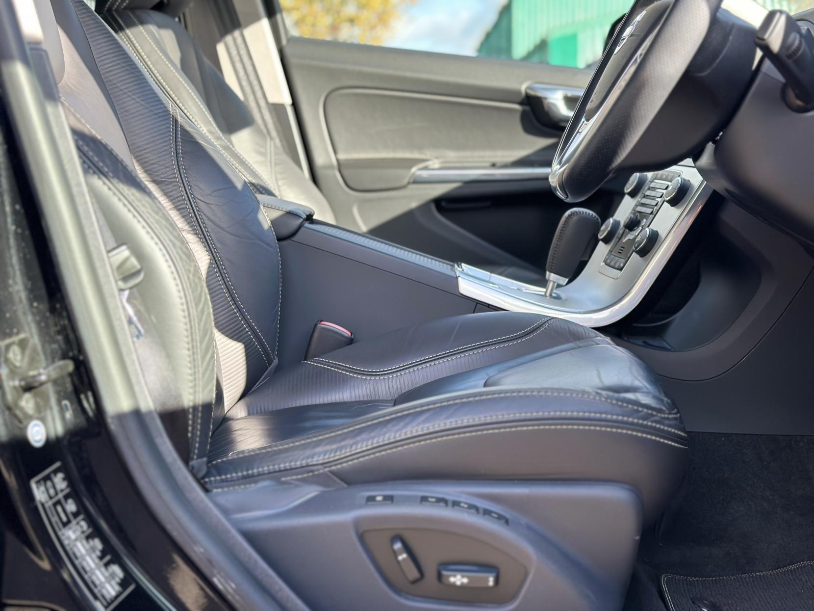 Volvo S60 1.6 T4 R-Design Nav Saloon 4dr Petrol Powershift Euro 5 (180 ps)