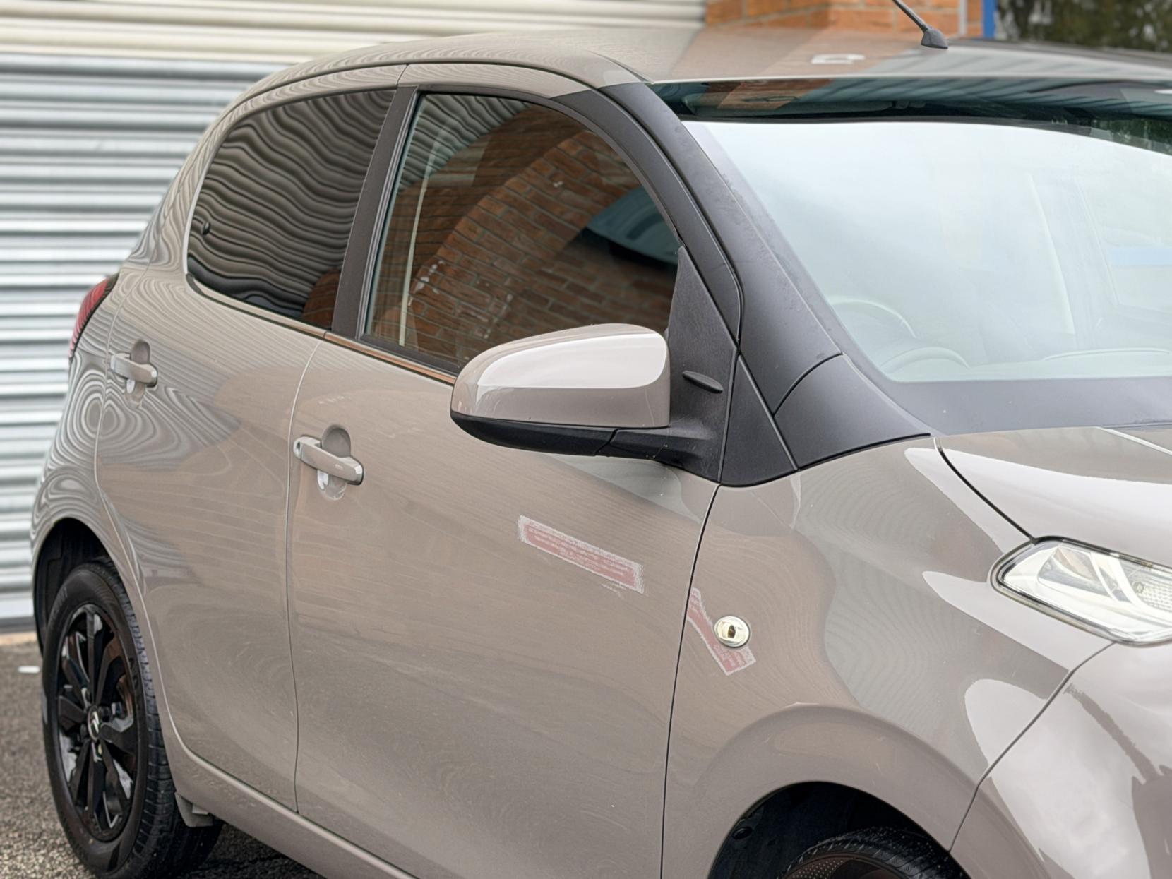 Citroen C1 1.0 VTi Flair Hatchback 5dr Petrol ETG5 Euro 5 (Euro 5) (68 ps)