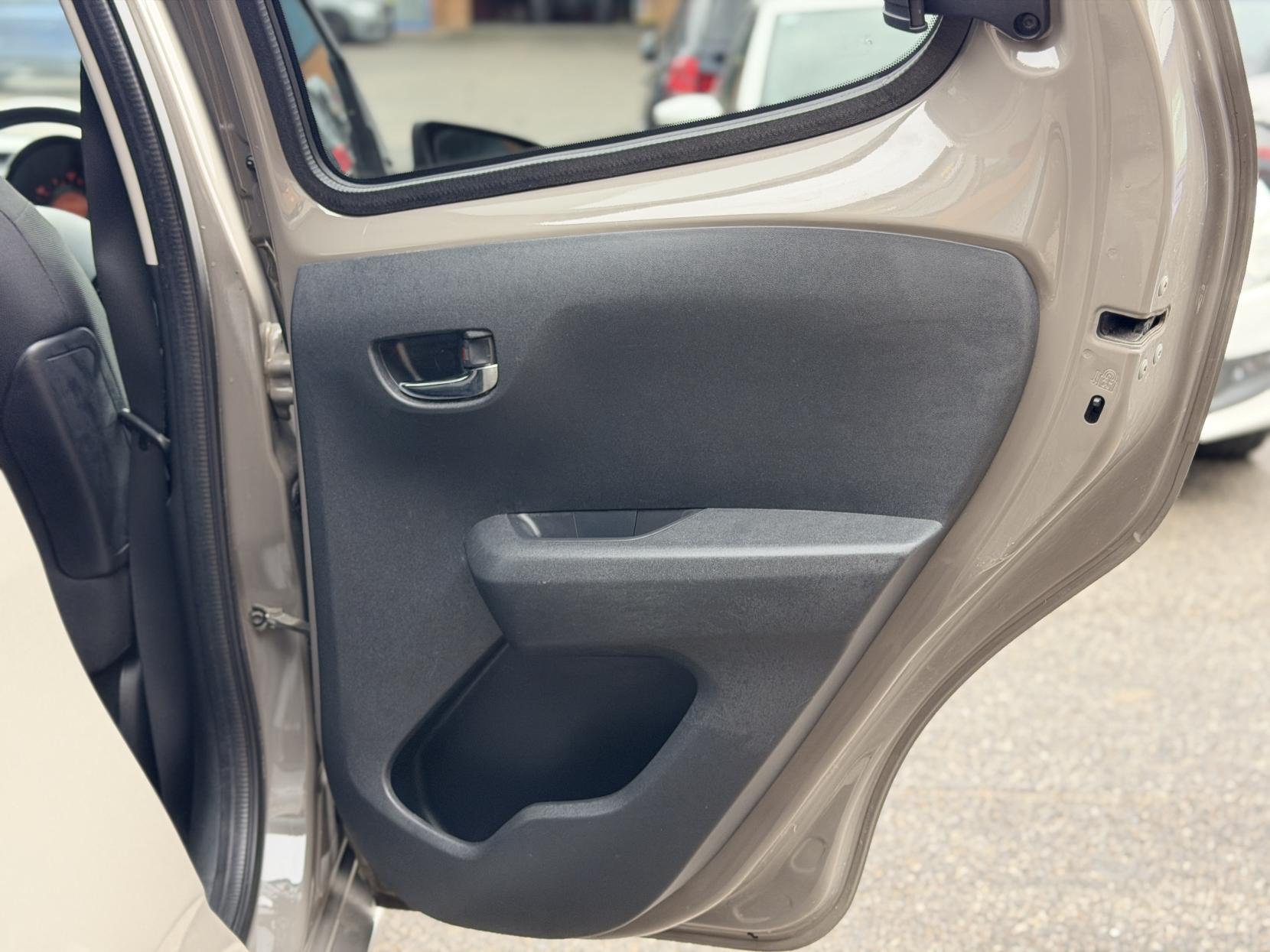 Citroen C1 1.0 VTi Flair Hatchback 5dr Petrol ETG5 Euro 5 (Euro 5) (68 ps)