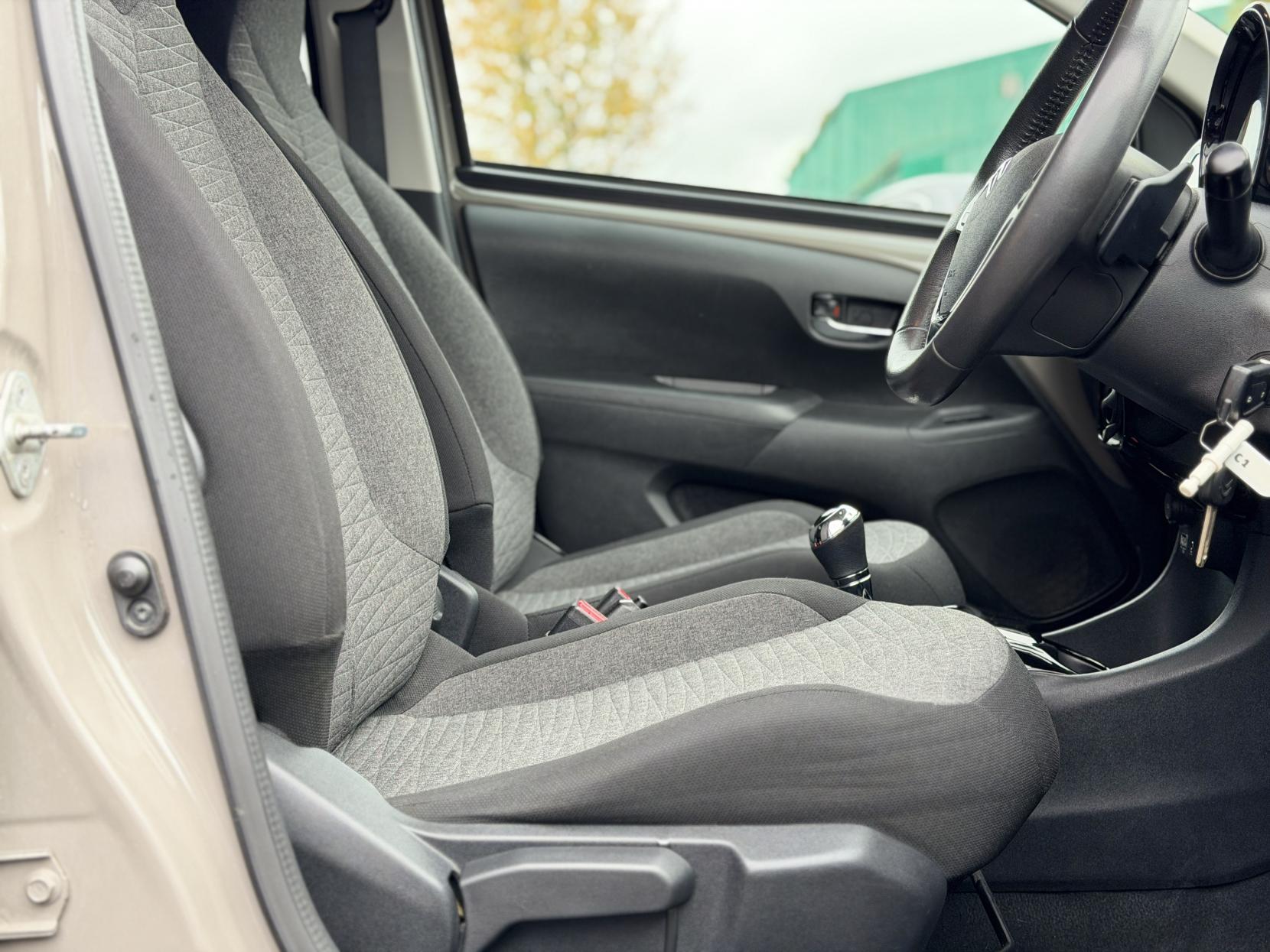 Citroen C1 1.0 VTi Flair Hatchback 5dr Petrol ETG5 Euro 5 (Euro 5) (68 ps)