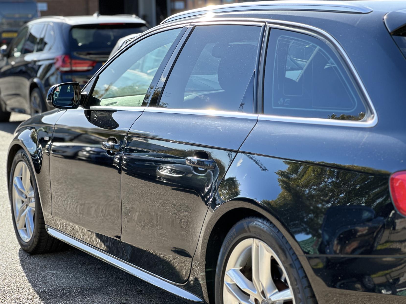 Audi A4 Avant 2.0 TFSI S line Estate 5dr Petrol S Tronic quattro Euro 5 (s/s) (211 ps)