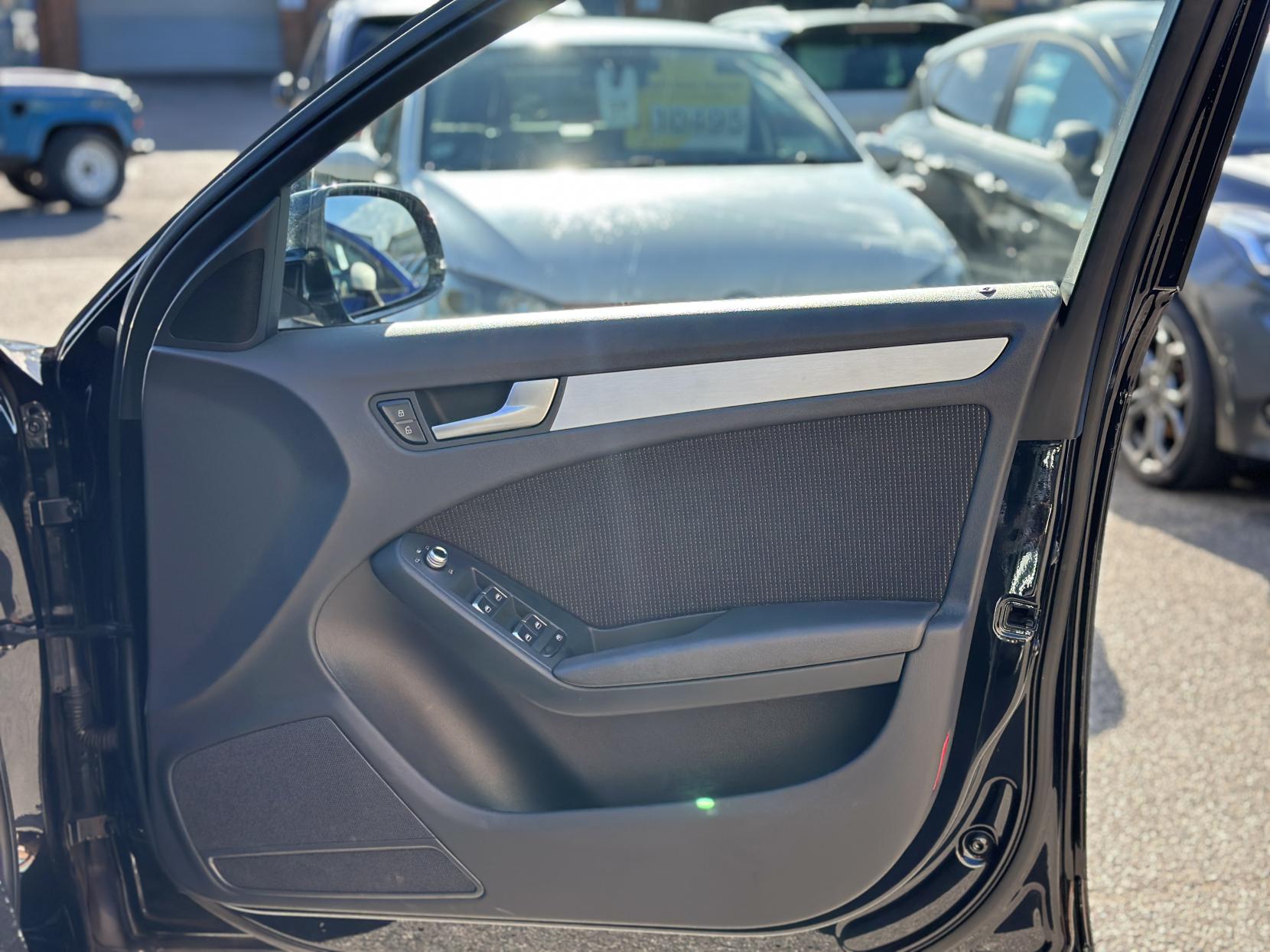 Audi A4 Avant 2.0 TFSI S line Estate 5dr Petrol S Tronic quattro Euro 5 (s/s) (211 ps)