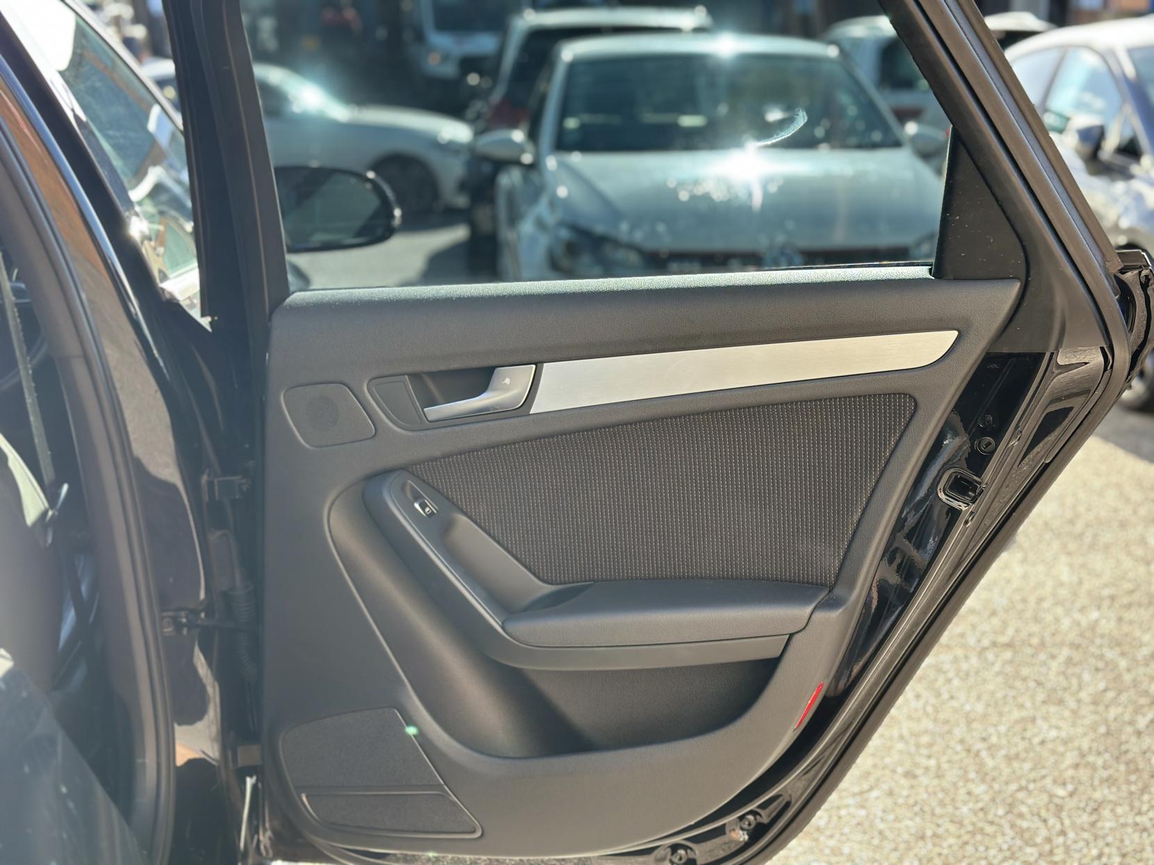 Audi A4 Avant 2.0 TFSI S line Estate 5dr Petrol S Tronic quattro Euro 5 (s/s) (211 ps)