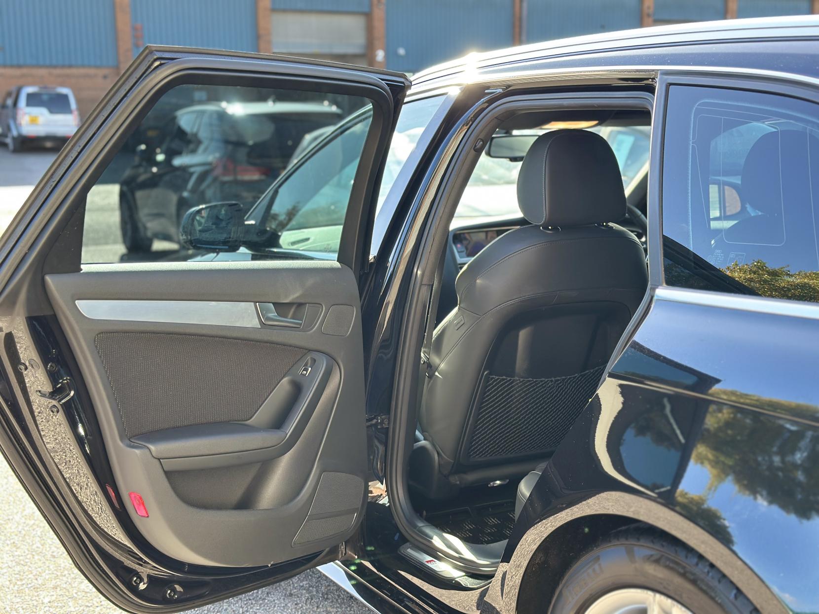 Audi A4 Avant 2.0 TFSI S line Estate 5dr Petrol S Tronic quattro Euro 5 (s/s) (211 ps)