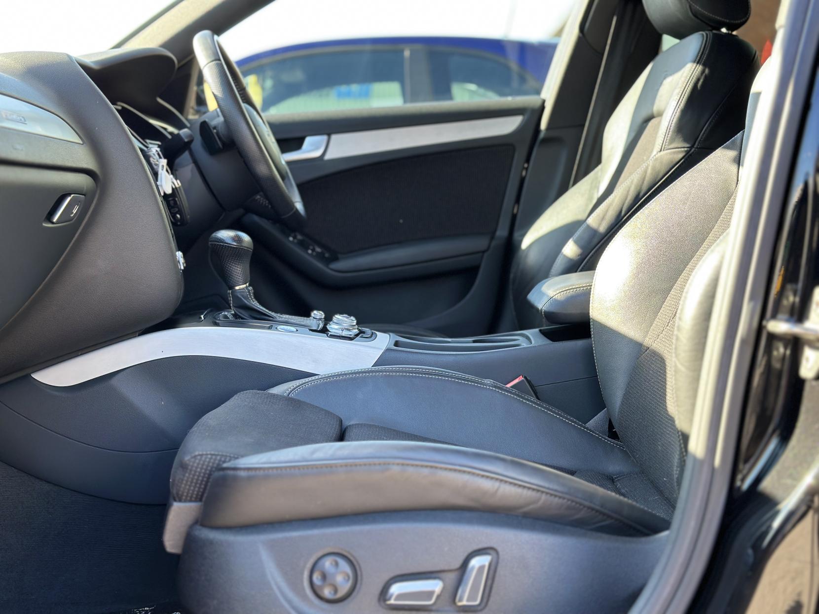 Audi A4 Avant 2.0 TFSI S line Estate 5dr Petrol S Tronic quattro Euro 5 (s/s) (211 ps)