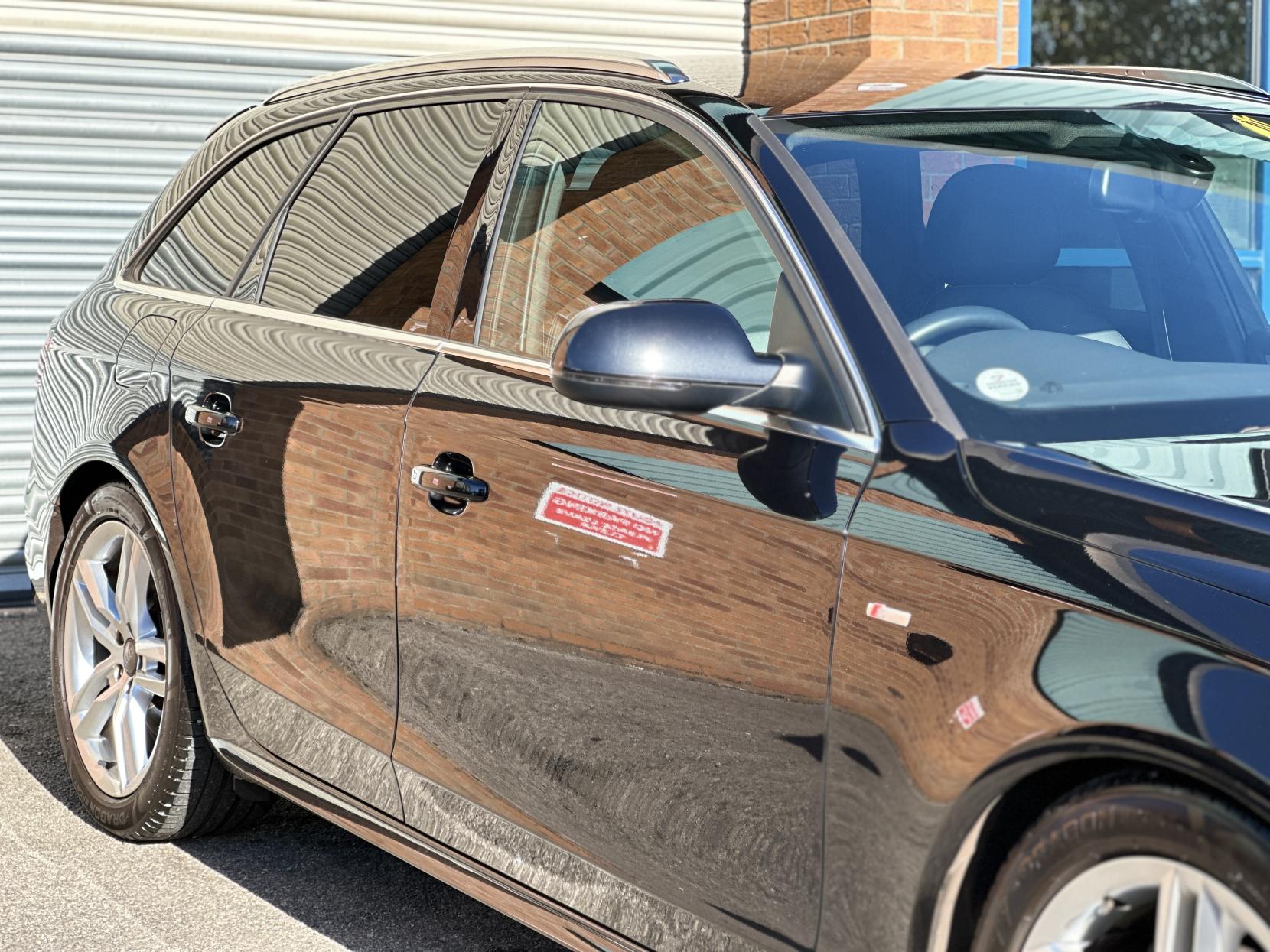 Audi A4 Avant 2.0 TFSI S line Estate 5dr Petrol S Tronic quattro Euro 5 (s/s) (211 ps)