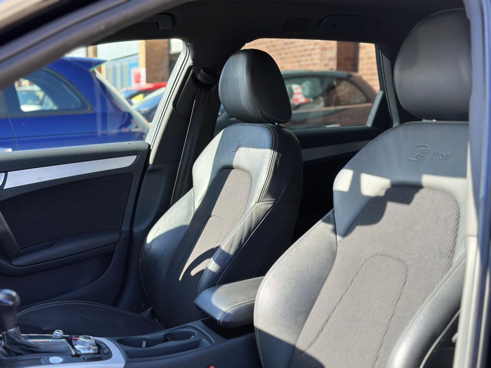 Audi A4 Avant 2.0 TFSI S line Estate 5dr Petrol S Tronic quattro Euro 5 (s/s) (211 ps)