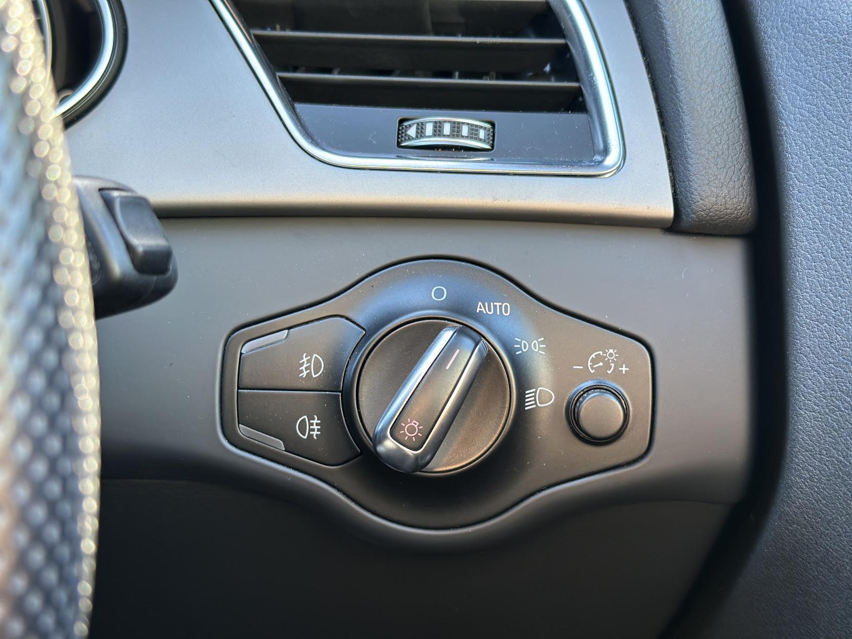 Audi A4 Avant 2.0 TFSI S line Estate 5dr Petrol S Tronic quattro Euro 5 (s/s) (211 ps)