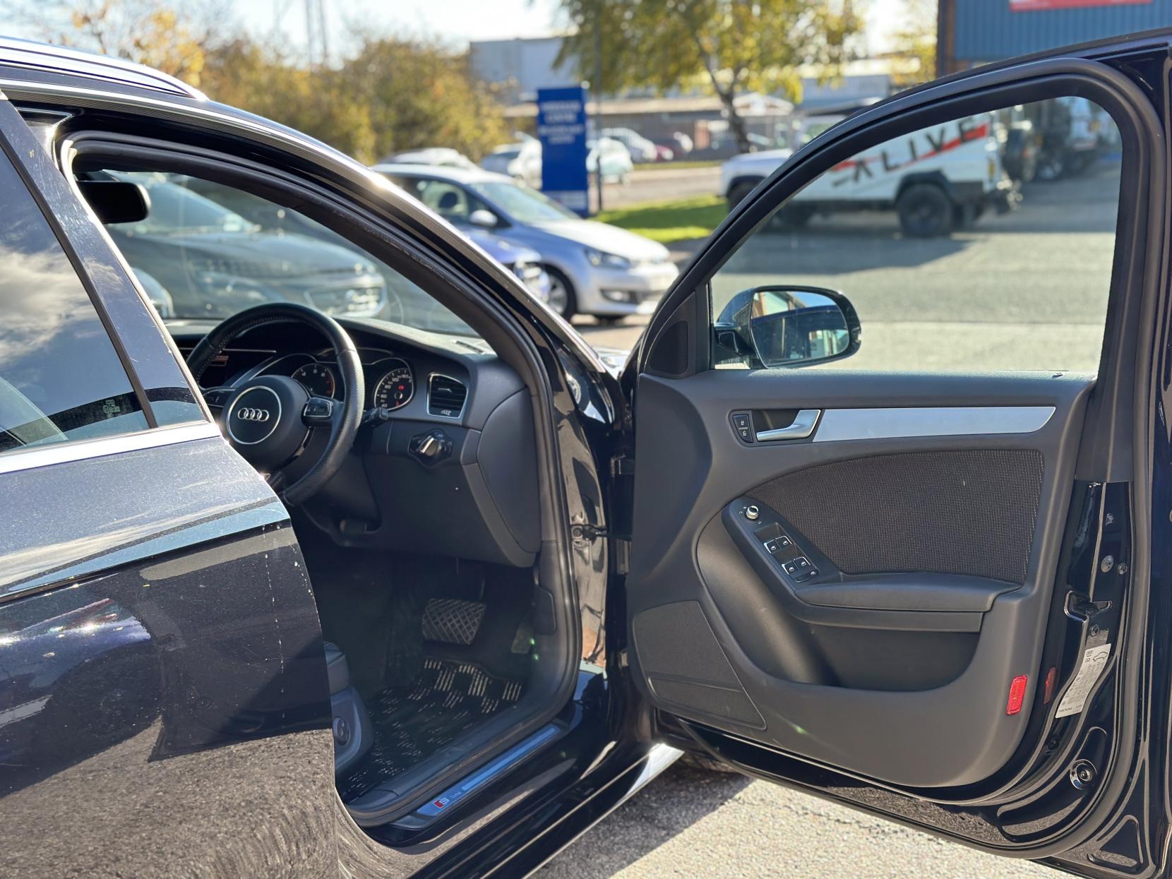 Audi A4 Avant 2.0 TFSI S line Estate 5dr Petrol S Tronic quattro Euro 5 (s/s) (211 ps)