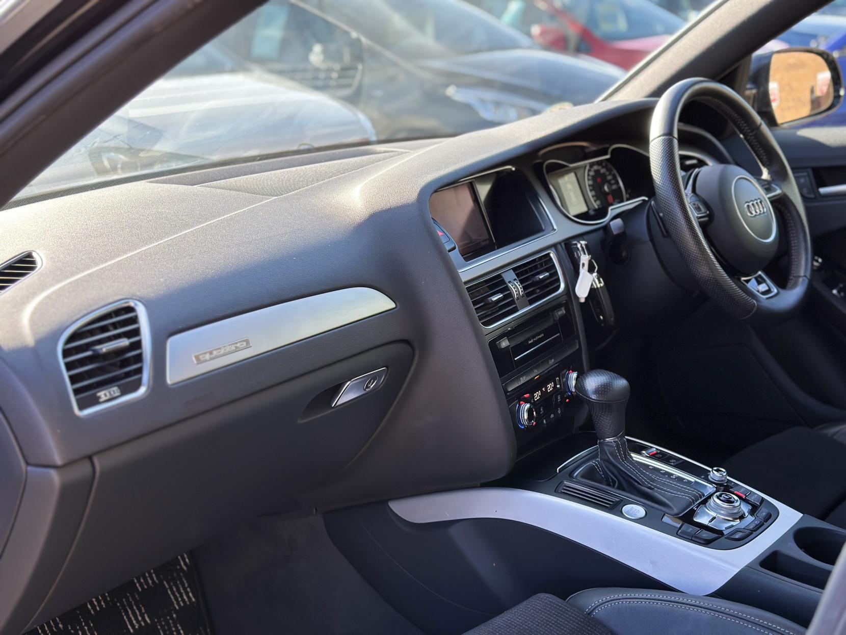 Audi A4 Avant 2.0 TFSI S line Estate 5dr Petrol S Tronic quattro Euro 5 (s/s) (211 ps)