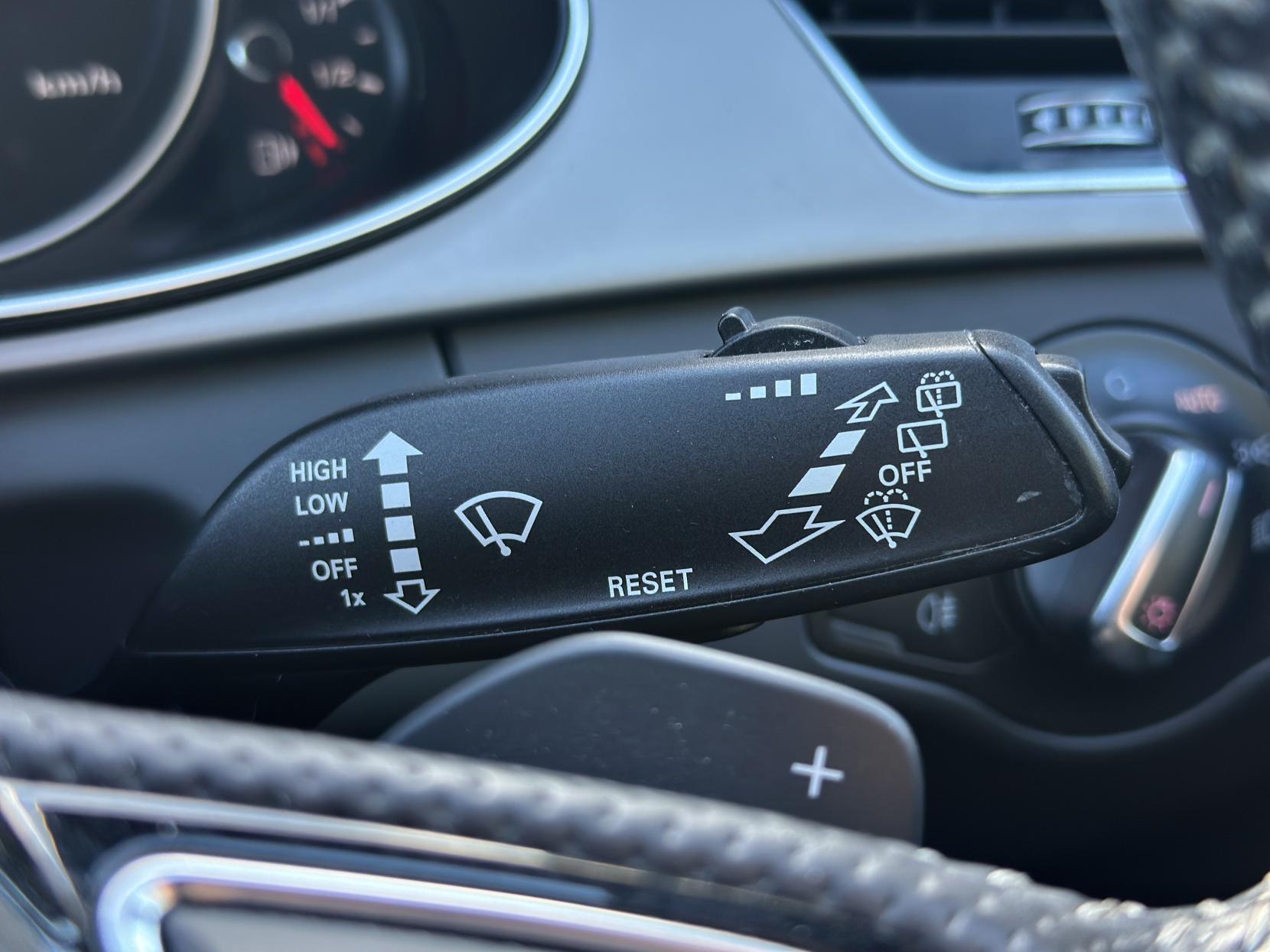 Audi A4 Avant 2.0 TFSI S line Estate 5dr Petrol S Tronic quattro Euro 5 (s/s) (211 ps)