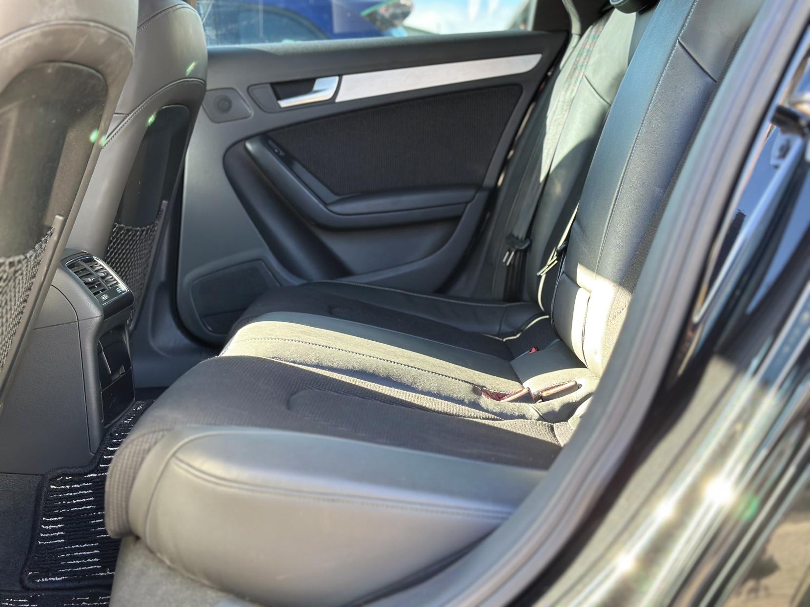 Audi A4 Avant 2.0 TFSI S line Estate 5dr Petrol S Tronic quattro Euro 5 (s/s) (211 ps)