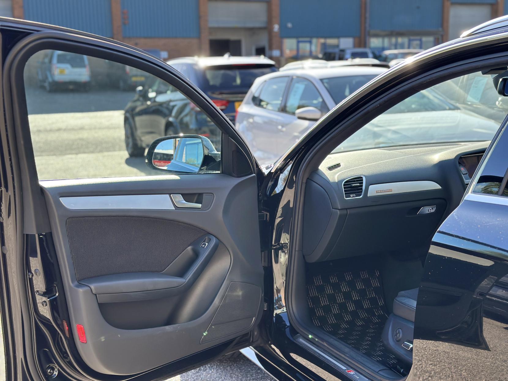 Audi A4 Avant 2.0 TFSI S line Estate 5dr Petrol S Tronic quattro Euro 5 (s/s) (211 ps)