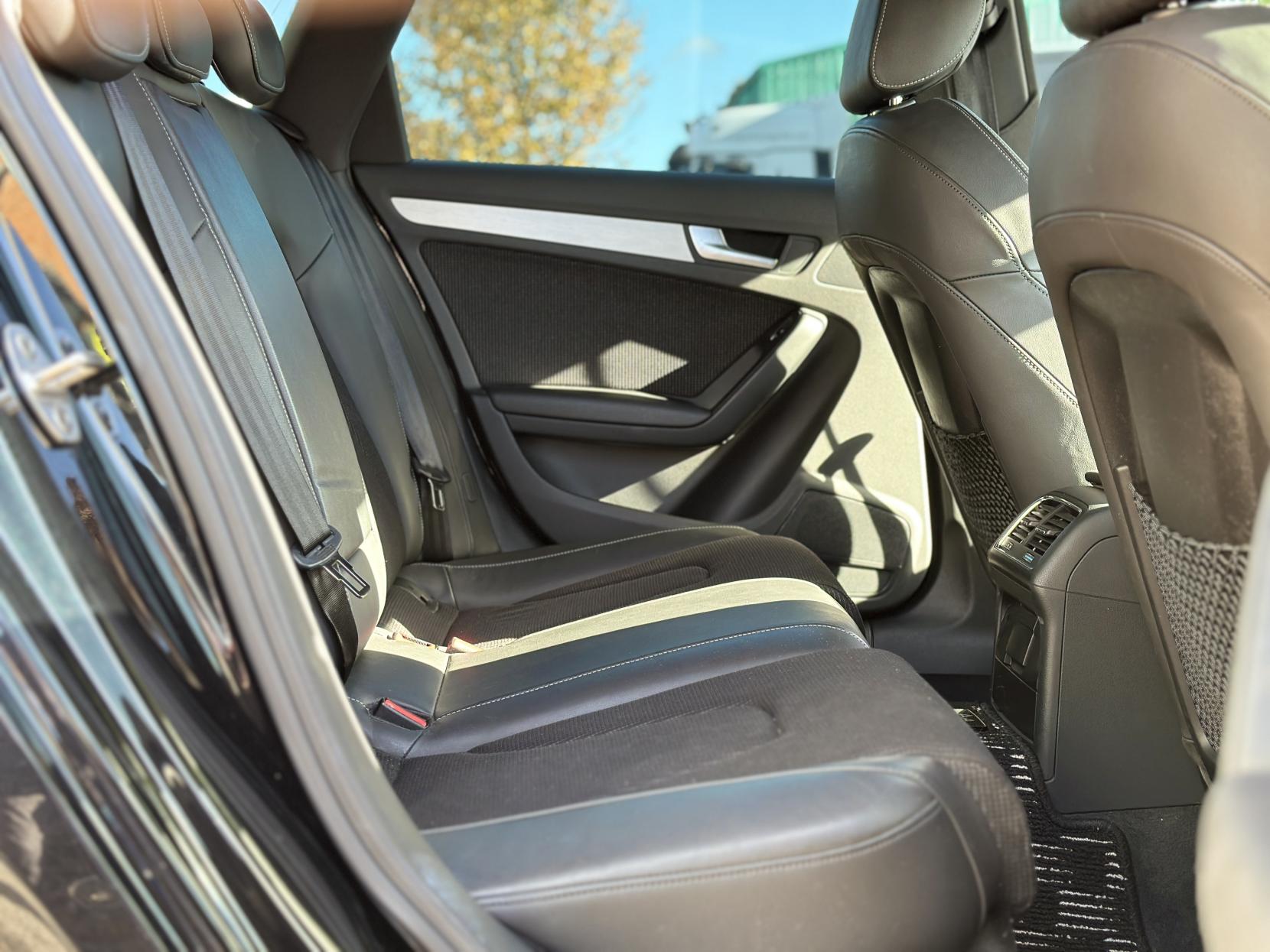 Audi A4 Avant 2.0 TFSI S line Estate 5dr Petrol S Tronic quattro Euro 5 (s/s) (211 ps)