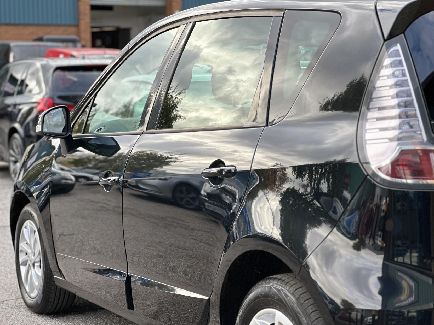 Renault Scenic 1.5 dCi Dynamique TomTom MPV 5dr Diesel EDC Euro 5 (110 ps)