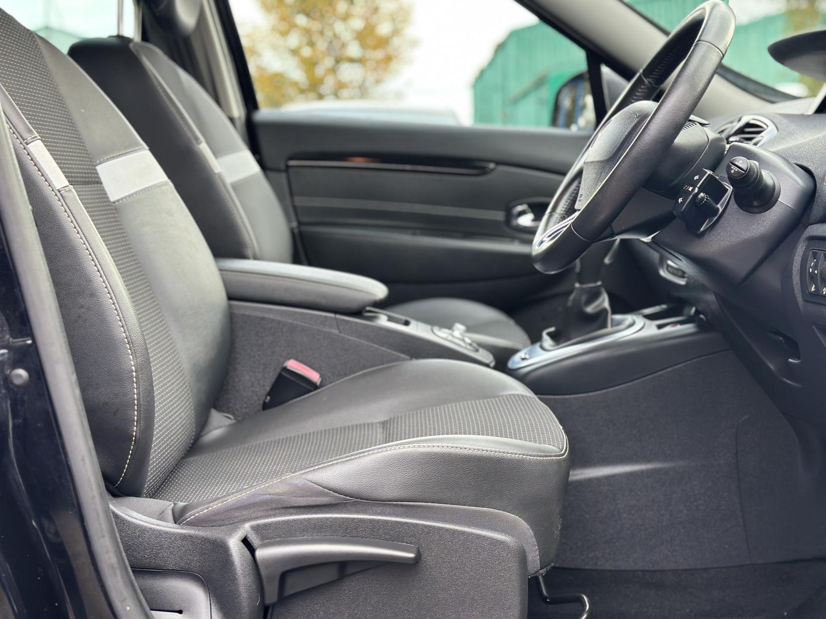 Renault Scenic 1.5 dCi Dynamique TomTom MPV 5dr Diesel EDC Euro 5 (110 ps)