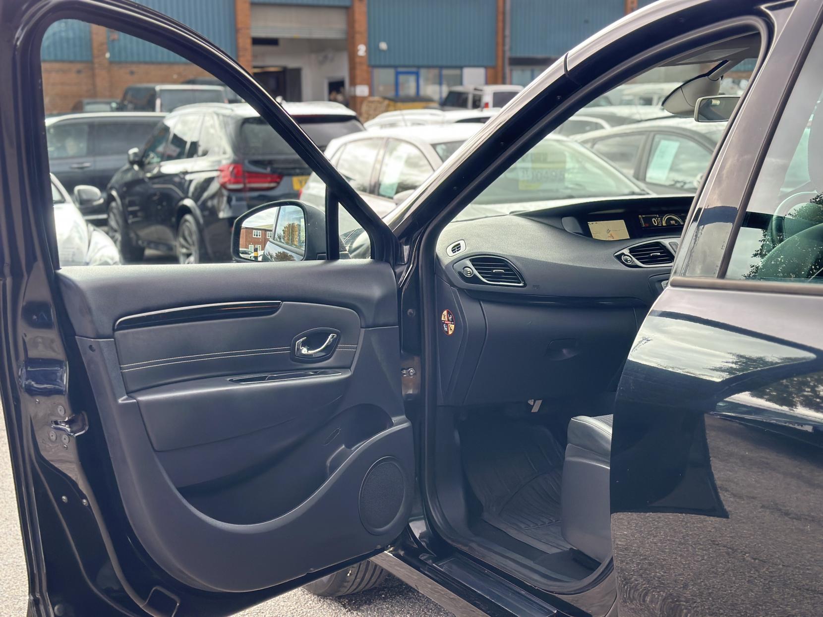 Renault Scenic 1.5 dCi Dynamique TomTom MPV 5dr Diesel EDC Euro 5 (110 ps)