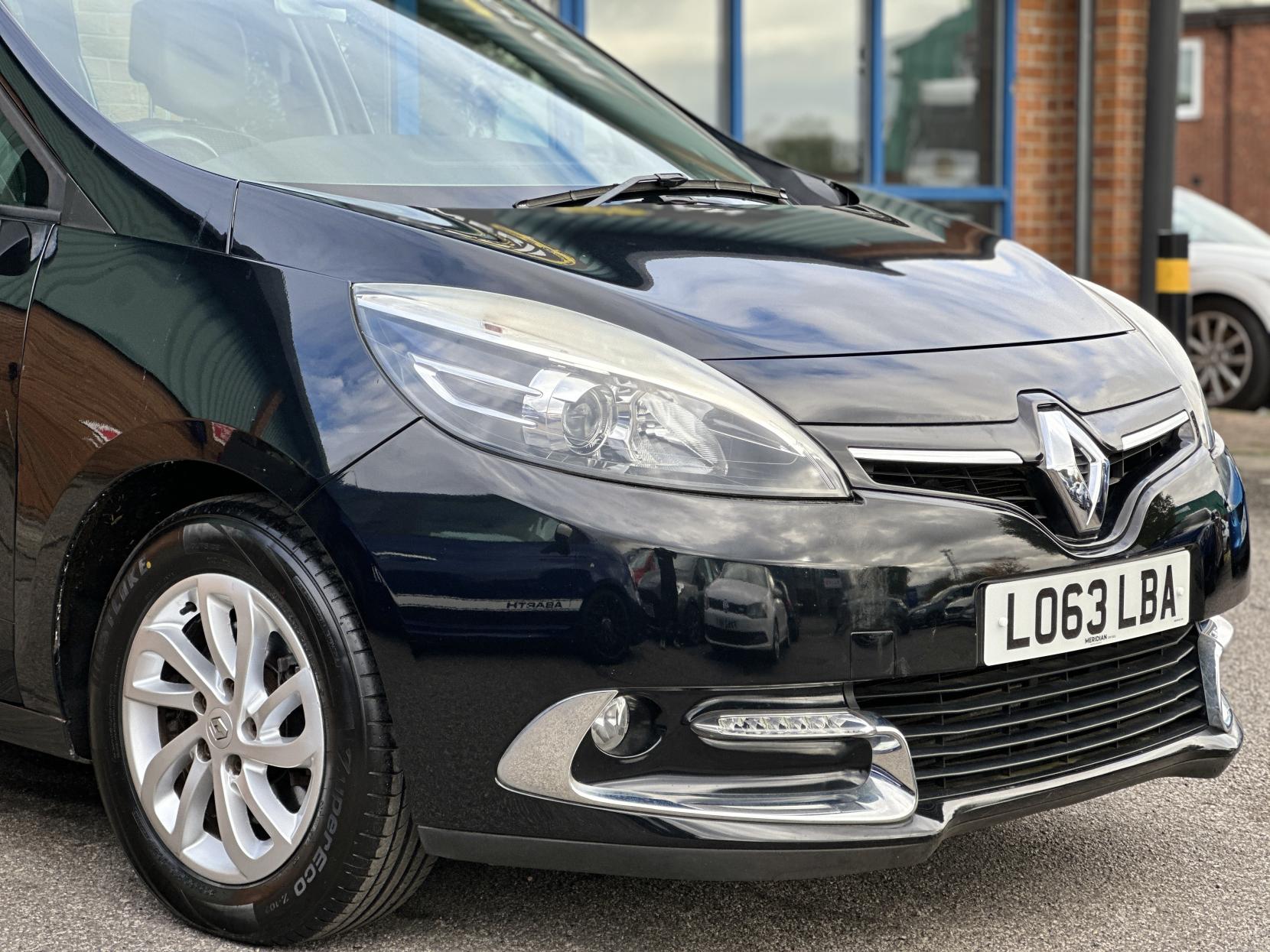 Renault Scenic 1.5 dCi Dynamique TomTom MPV 5dr Diesel EDC Euro 5 (110 ps)