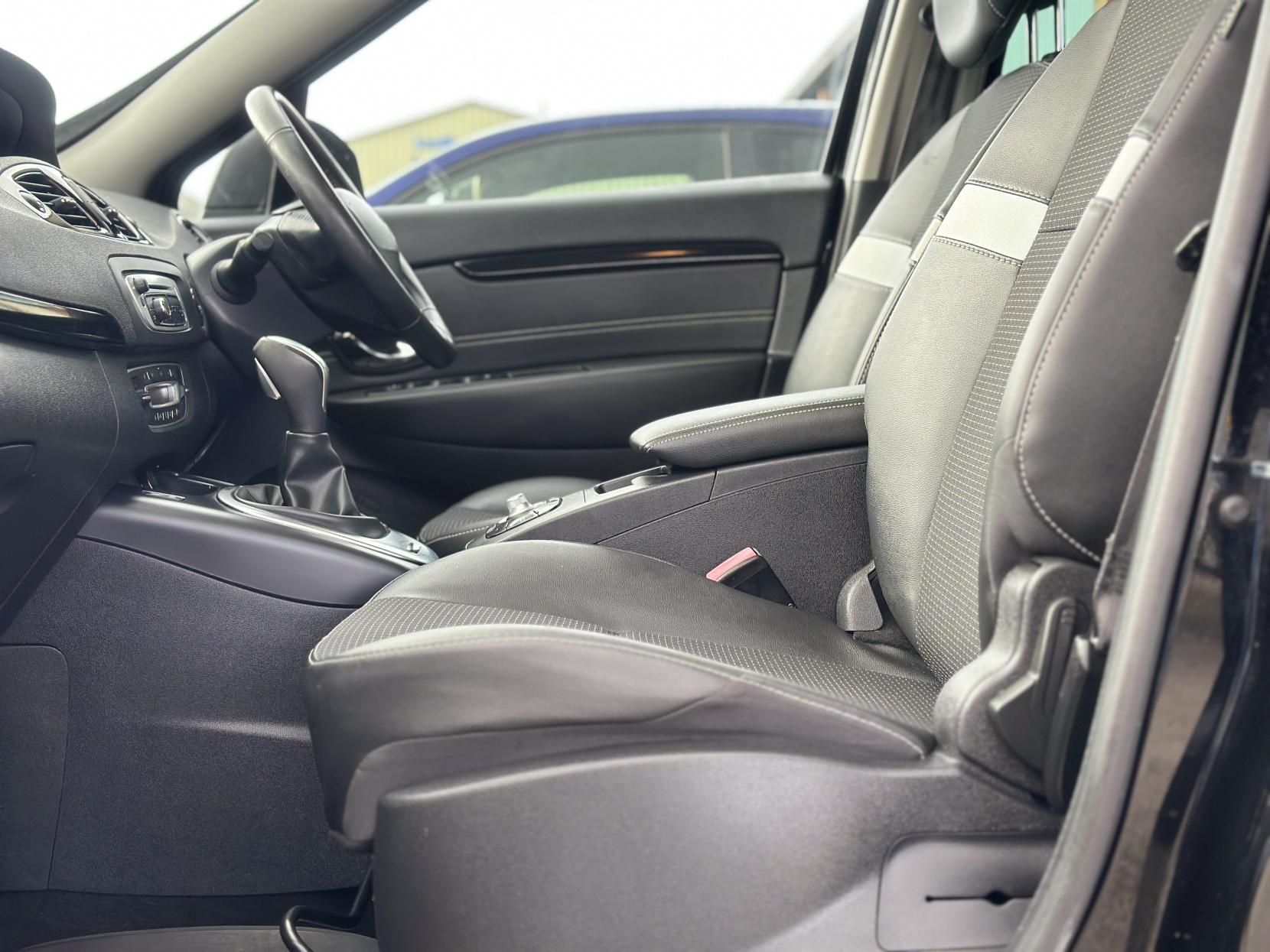 Renault Scenic 1.5 dCi Dynamique TomTom MPV 5dr Diesel EDC Euro 5 (110 ps)