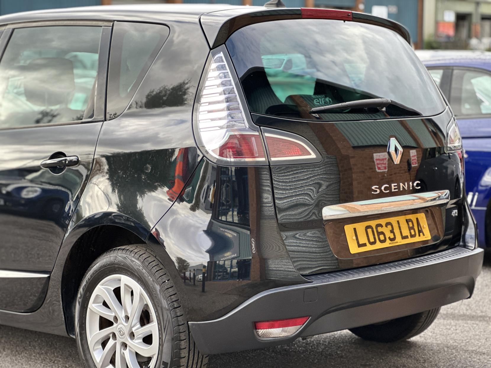 Renault Scenic 1.5 dCi Dynamique TomTom MPV 5dr Diesel EDC Euro 5 (110 ps)