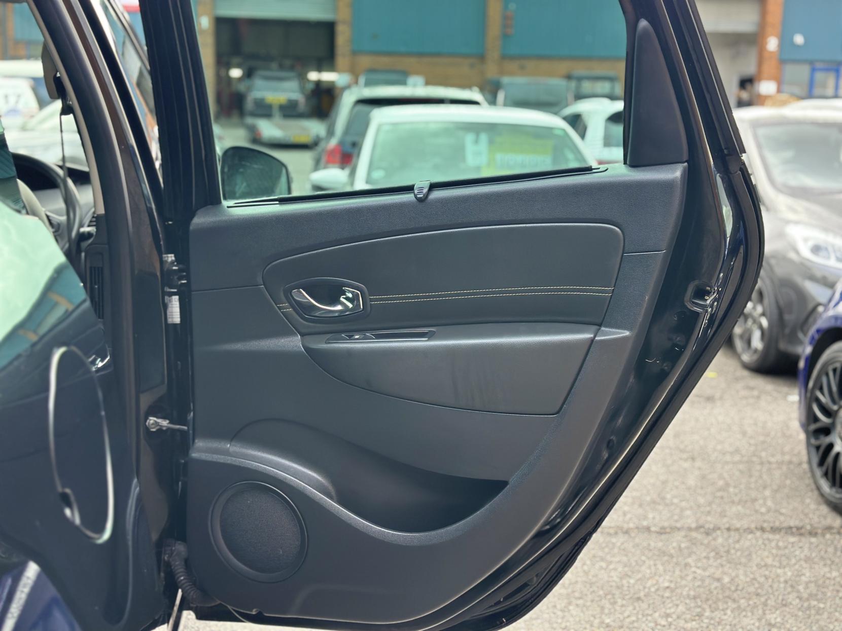 Renault Scenic 1.5 dCi Dynamique TomTom MPV 5dr Diesel EDC Euro 5 (110 ps)