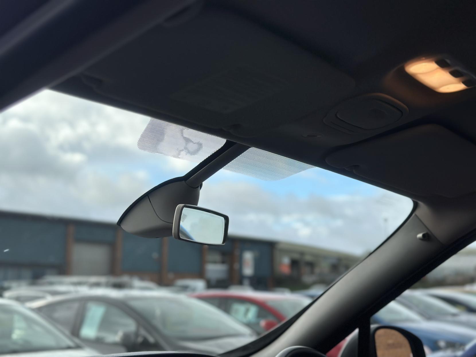 Renault Scenic 1.5 dCi Dynamique TomTom MPV 5dr Diesel EDC Euro 5 (110 ps)